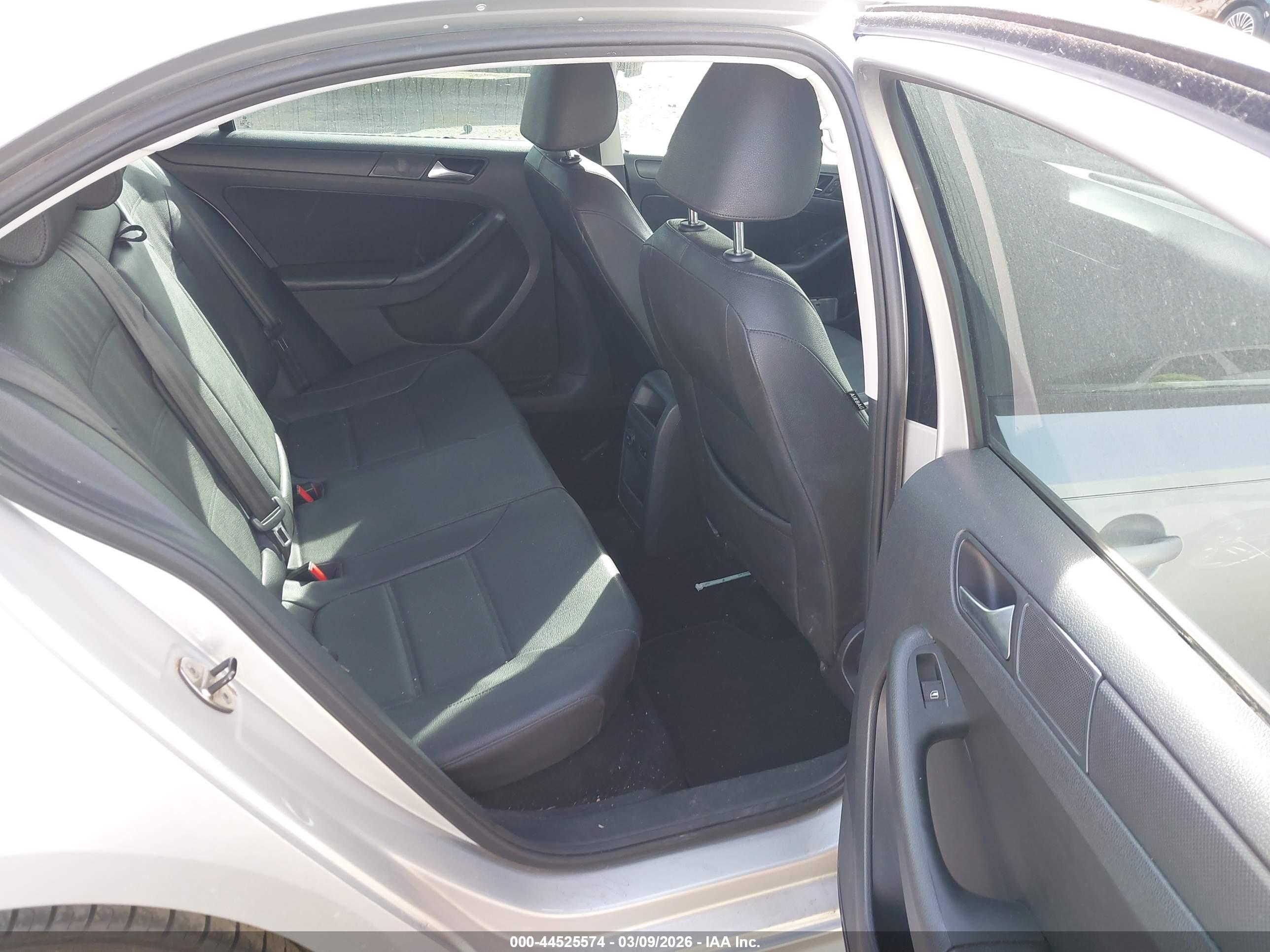 VOLKSWAGEN JETTA image 8
