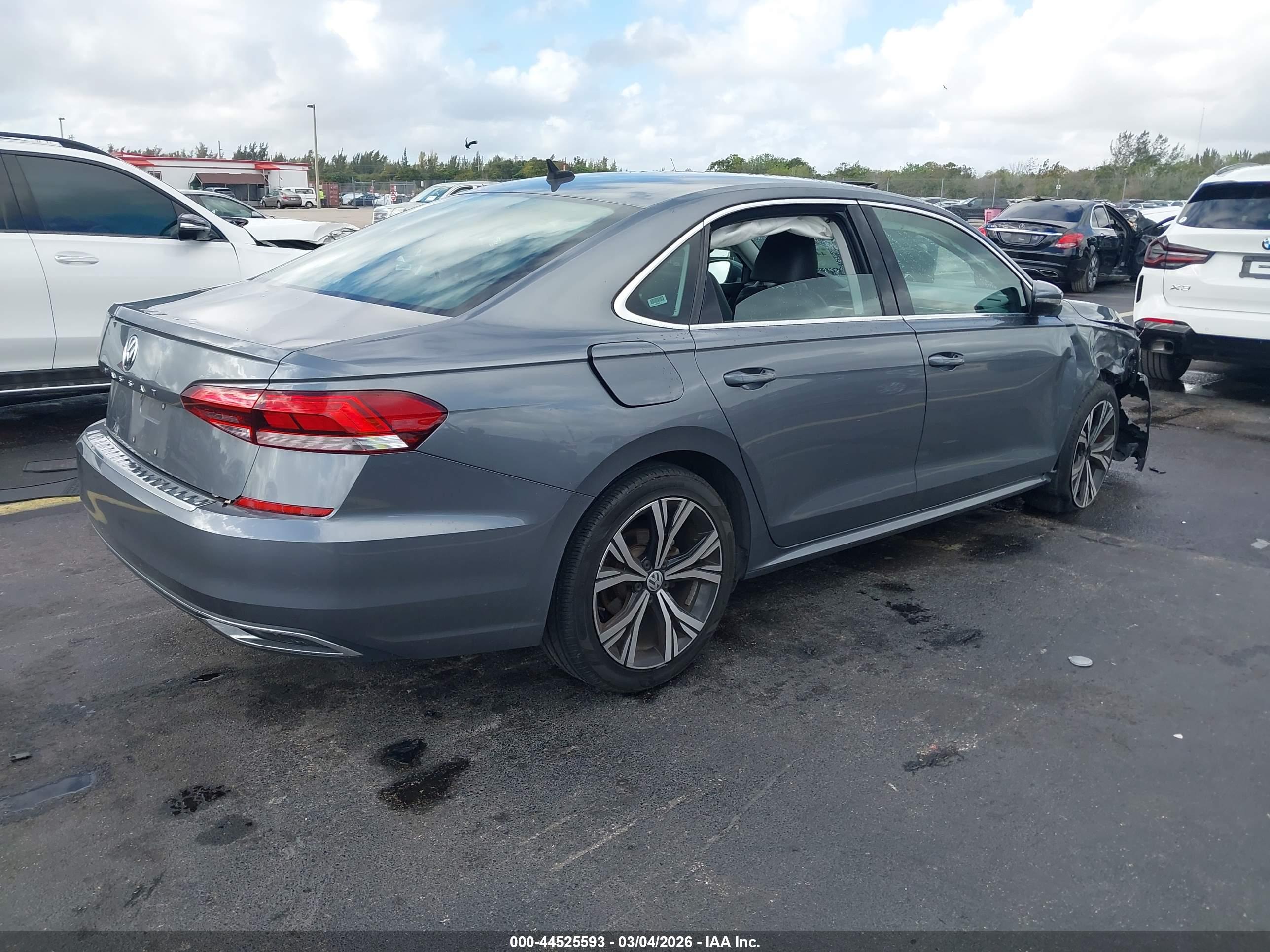 VOLKSWAGEN PASSAT image 4