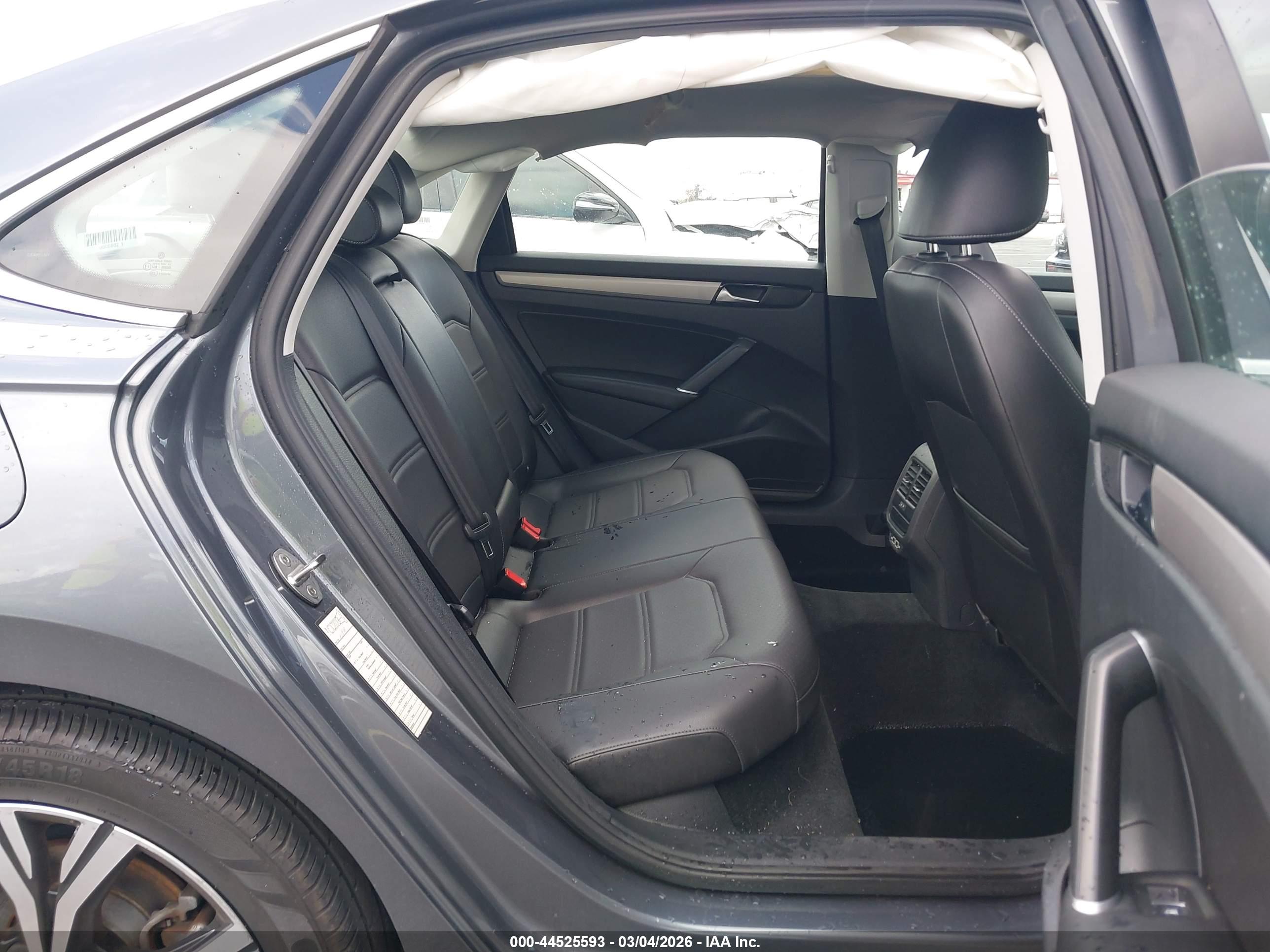 VOLKSWAGEN PASSAT image 8