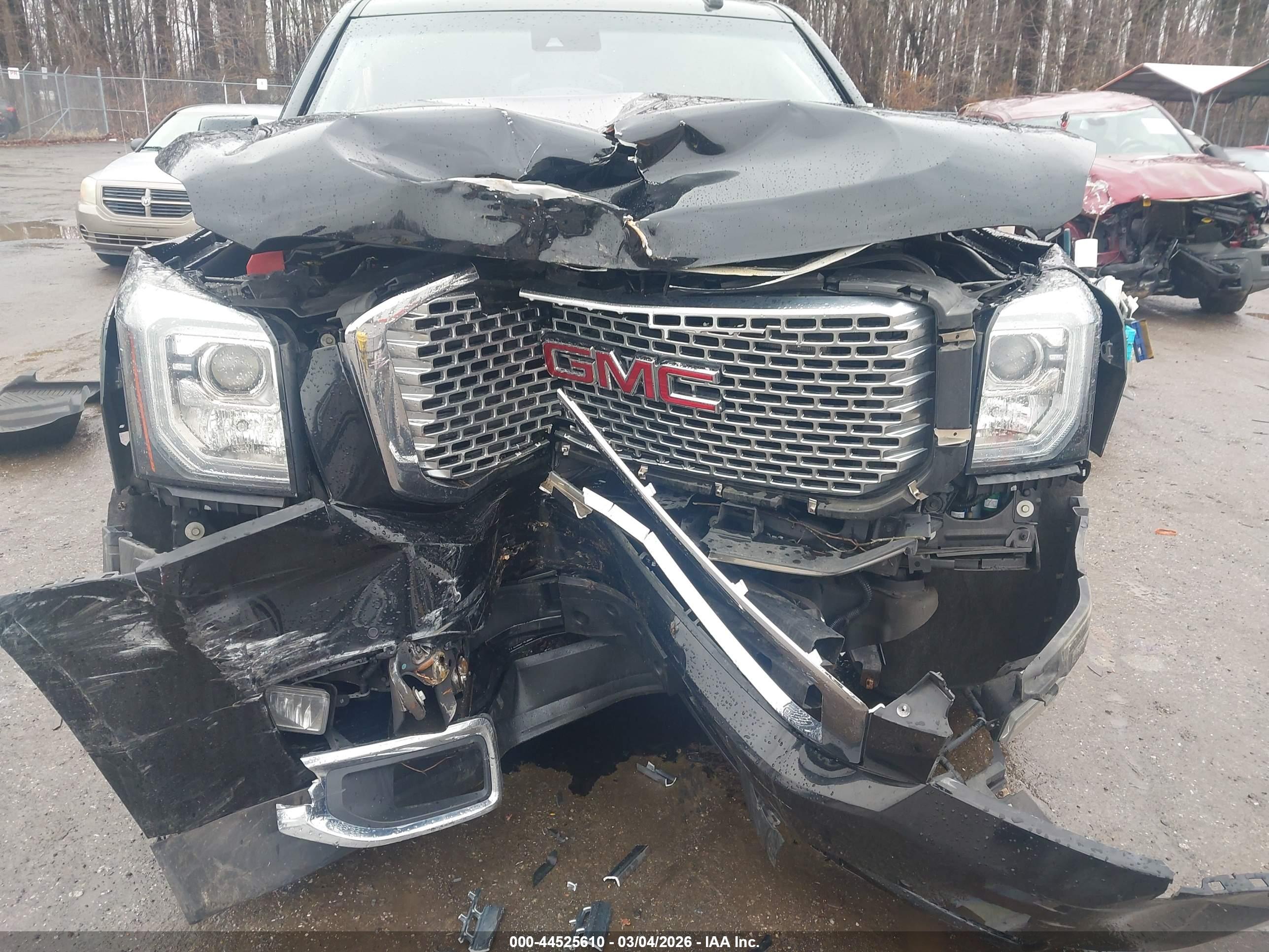 GMC YUKON image 6