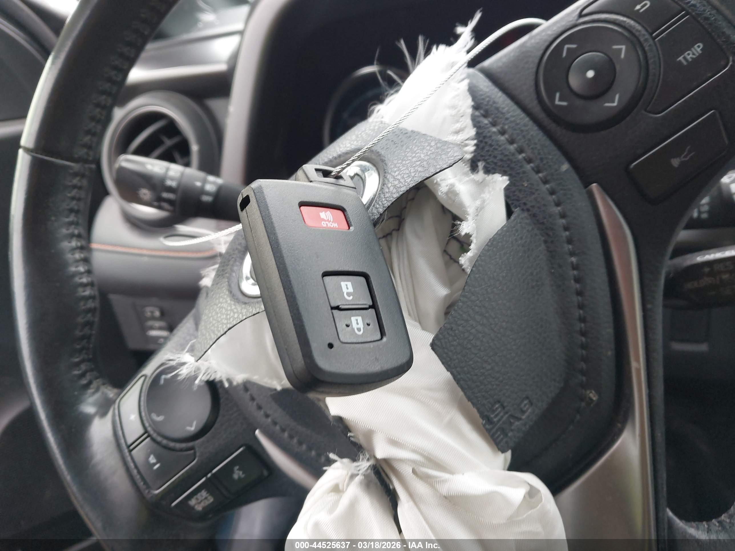 TOYOTA RAV4 image 11