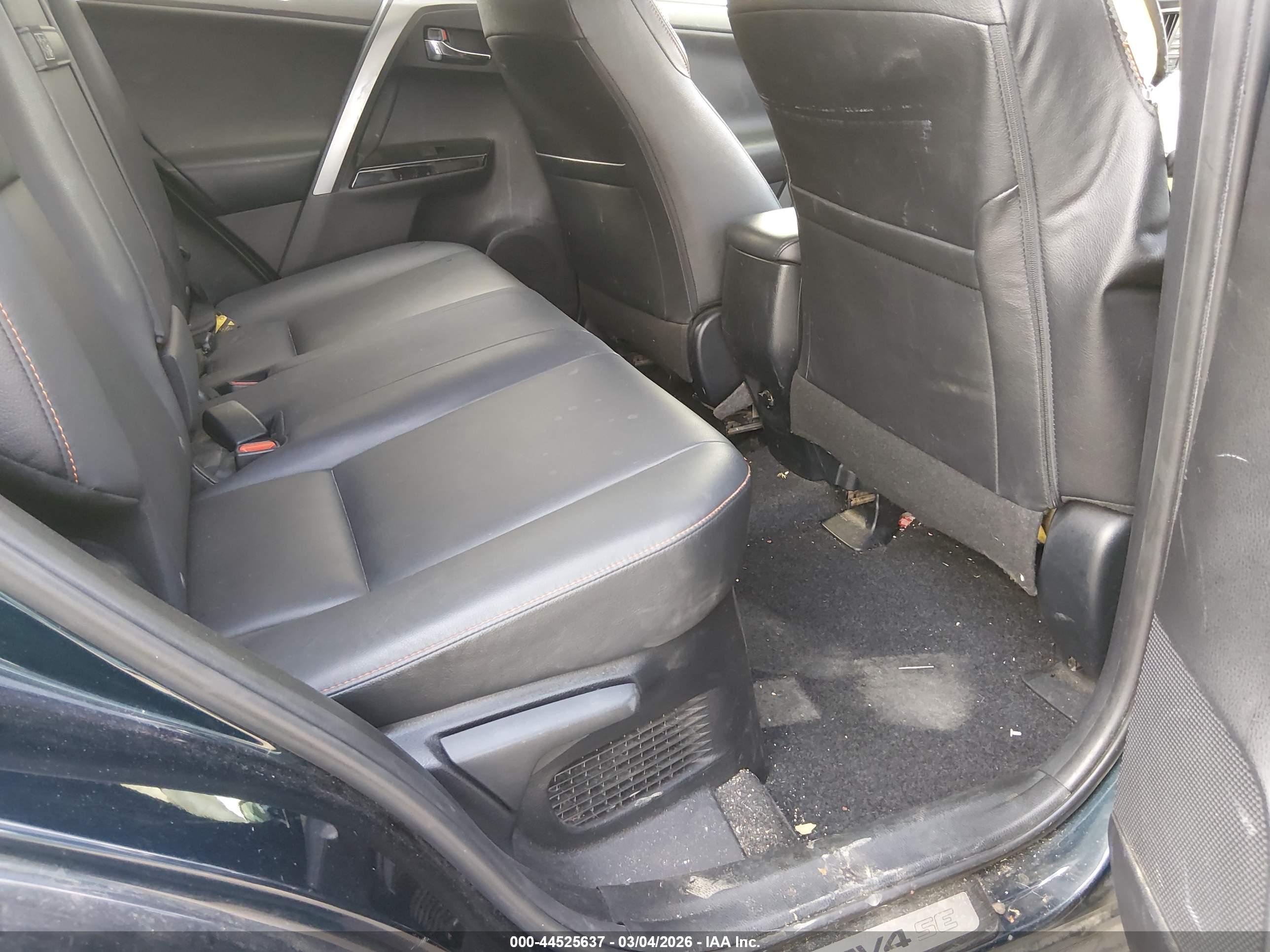 TOYOTA RAV4 image 8