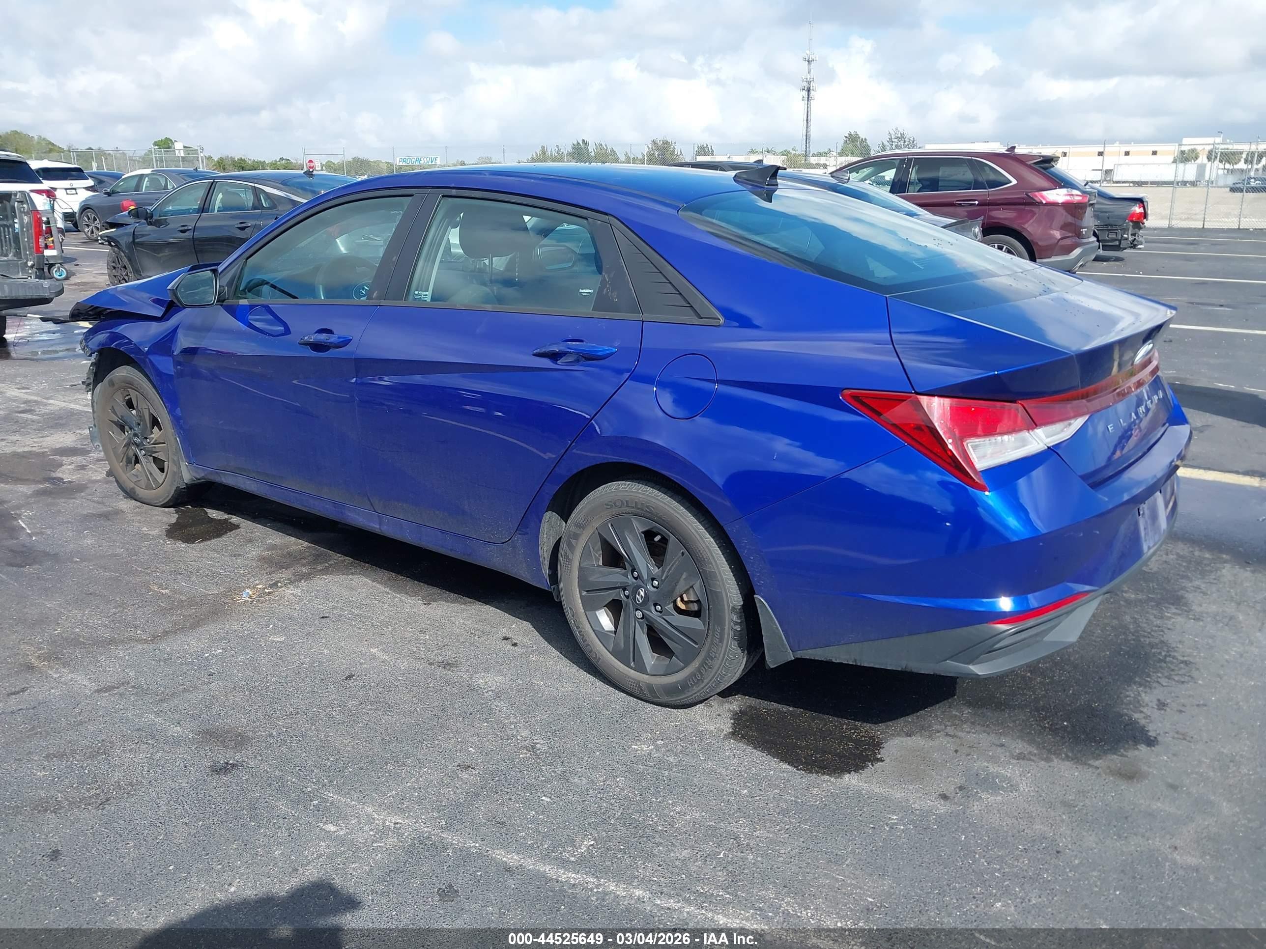 HYUNDAI ELANTRA image 3