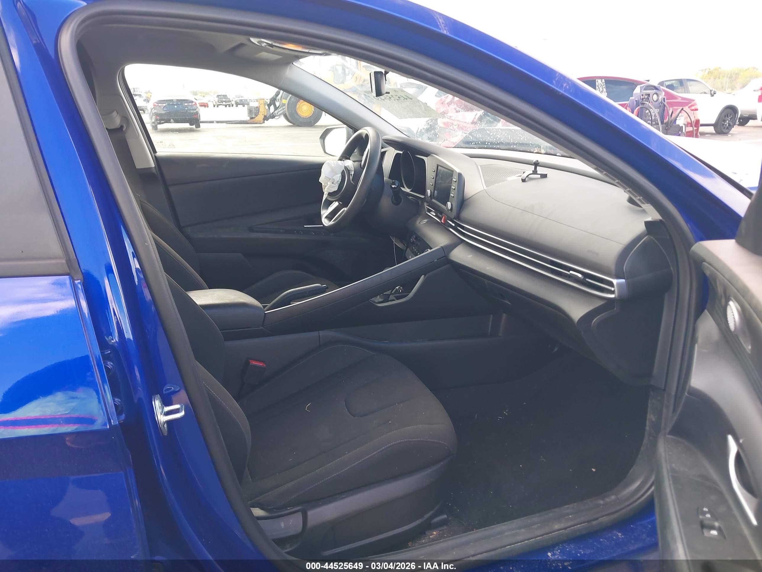 HYUNDAI ELANTRA image 5