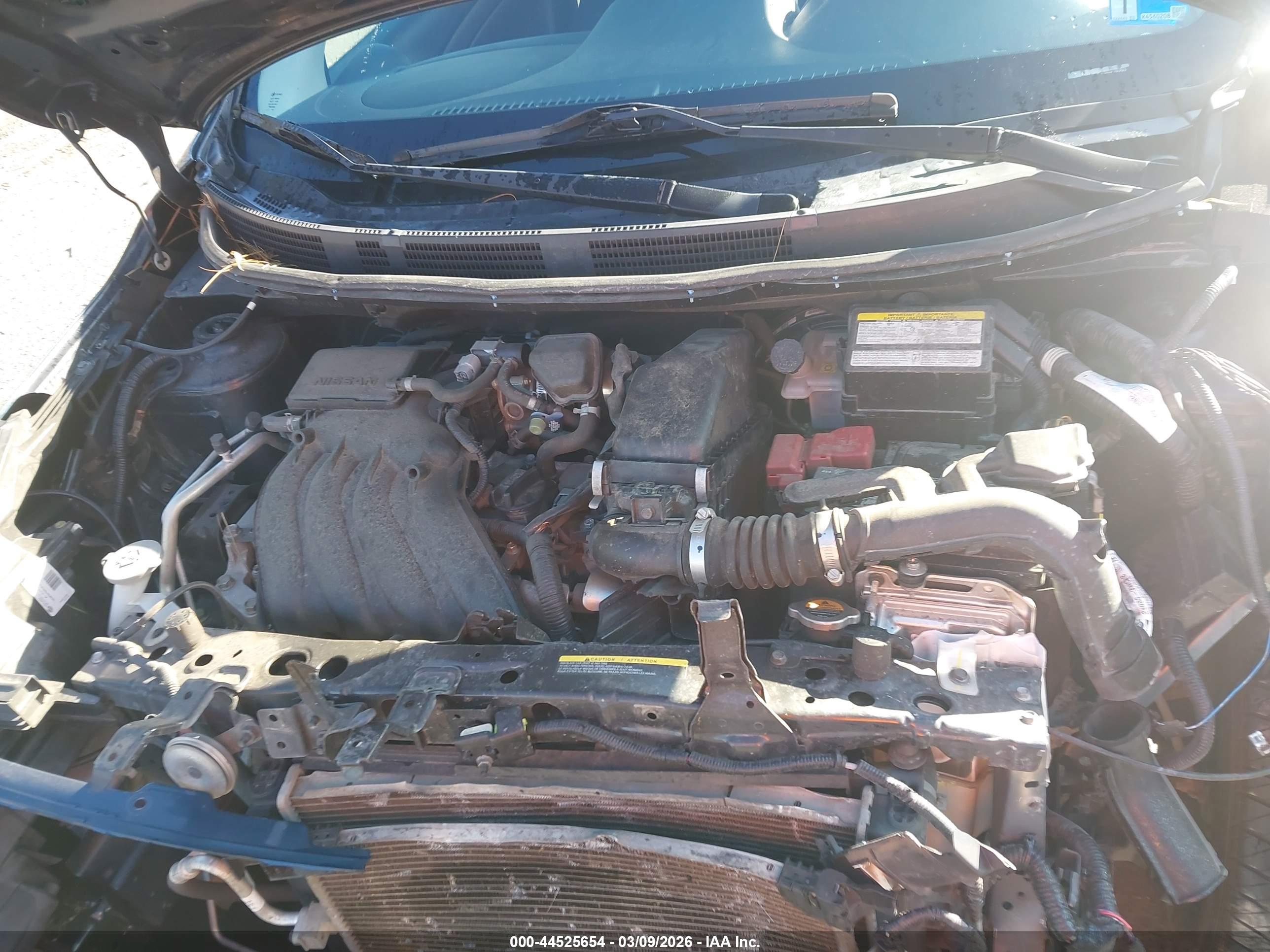 NISSAN VERSA image 10