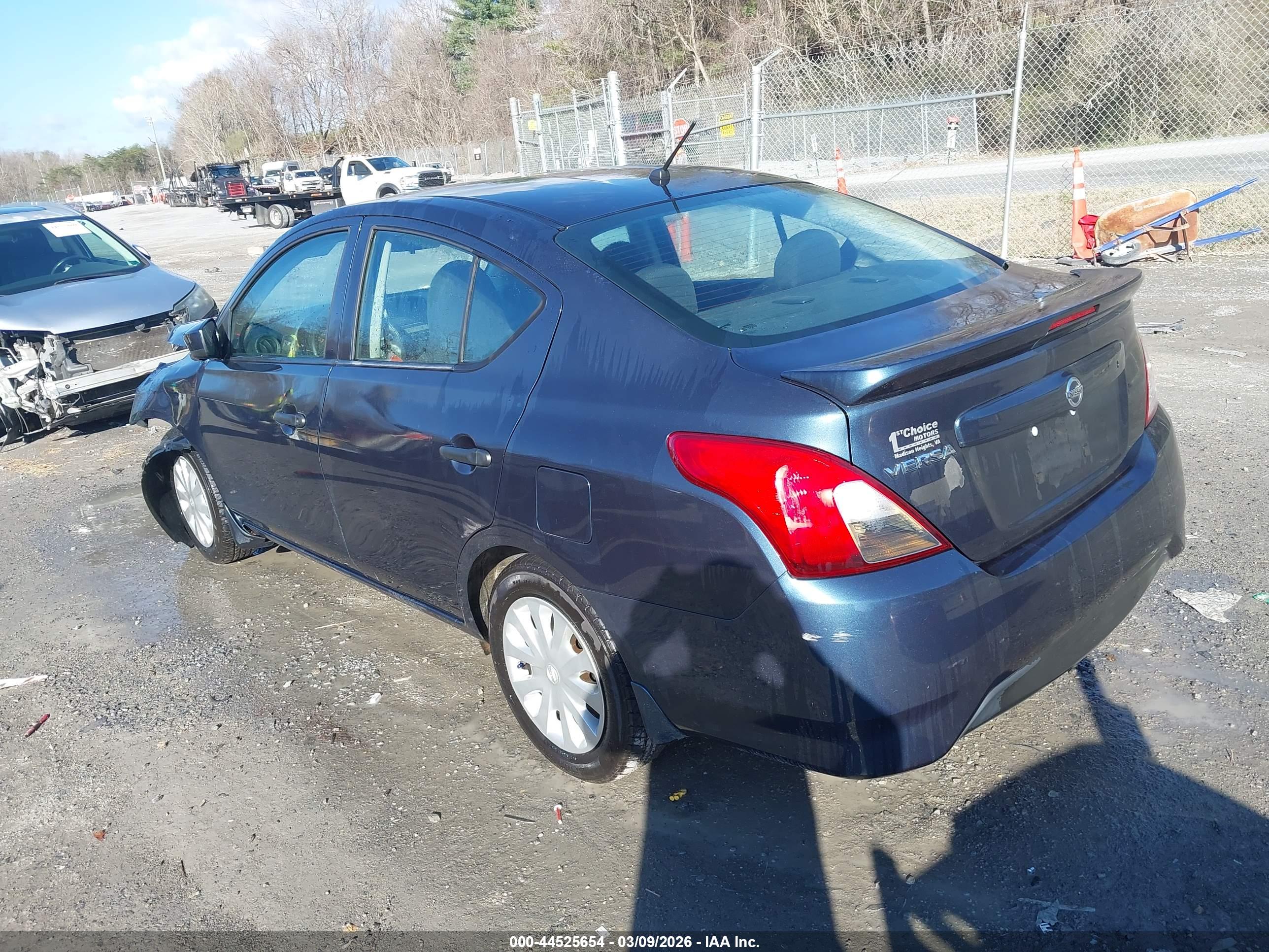 NISSAN VERSA image 3