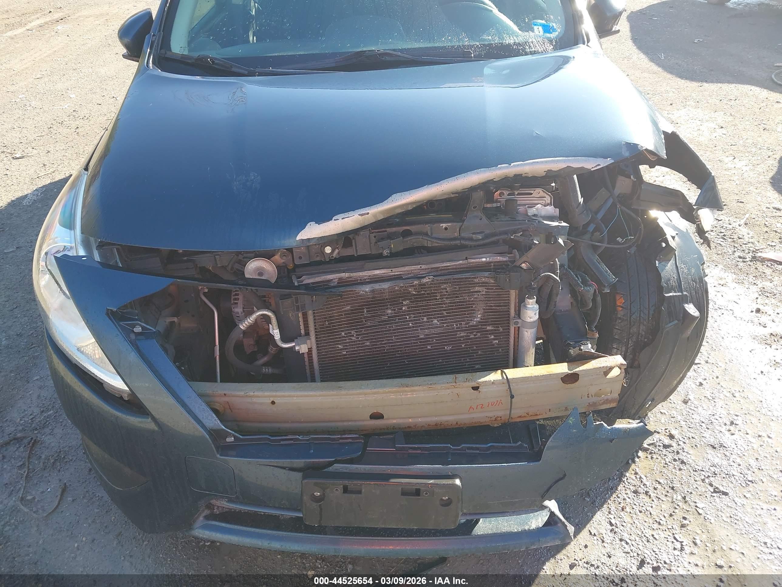 NISSAN VERSA image 6