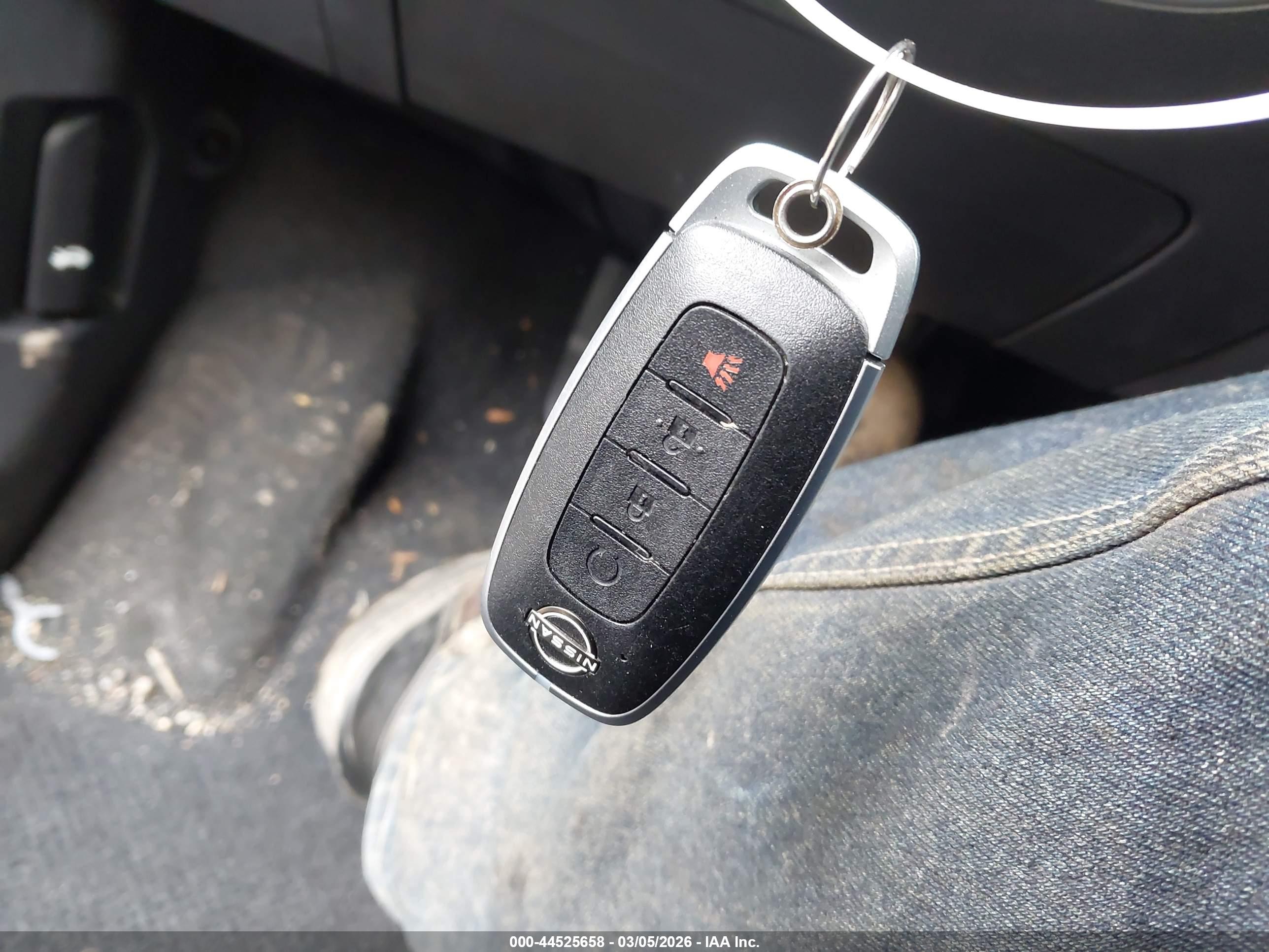 NISSAN ROGUE image 11