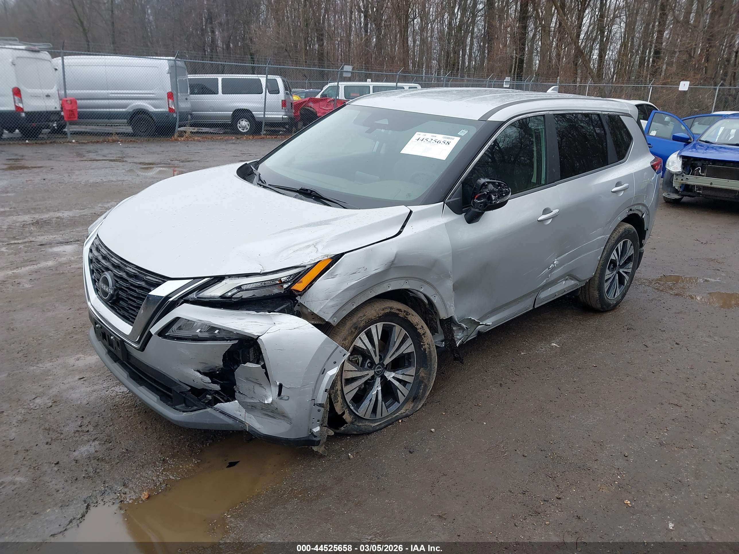 NISSAN ROGUE image 2