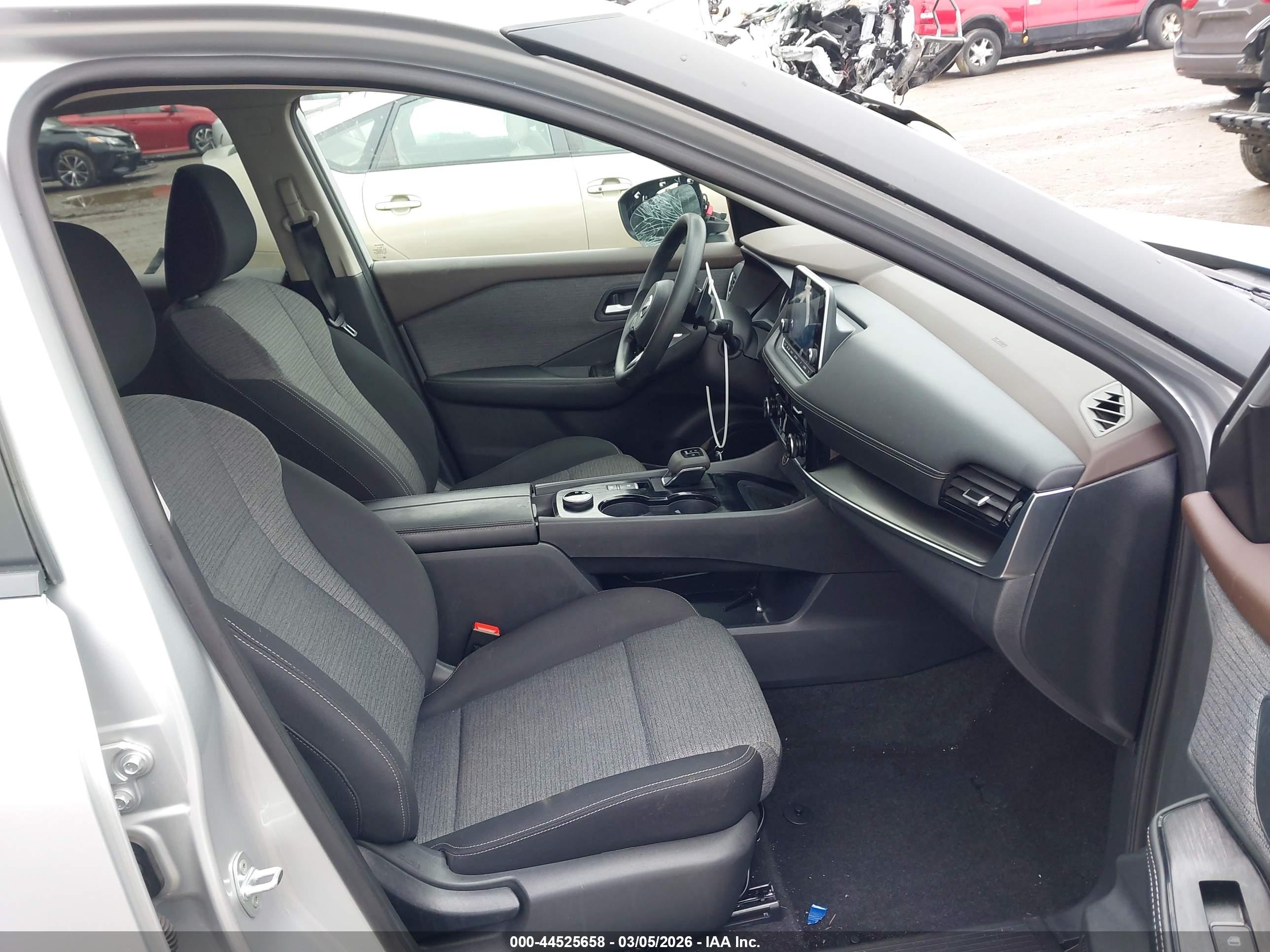 NISSAN ROGUE image 5