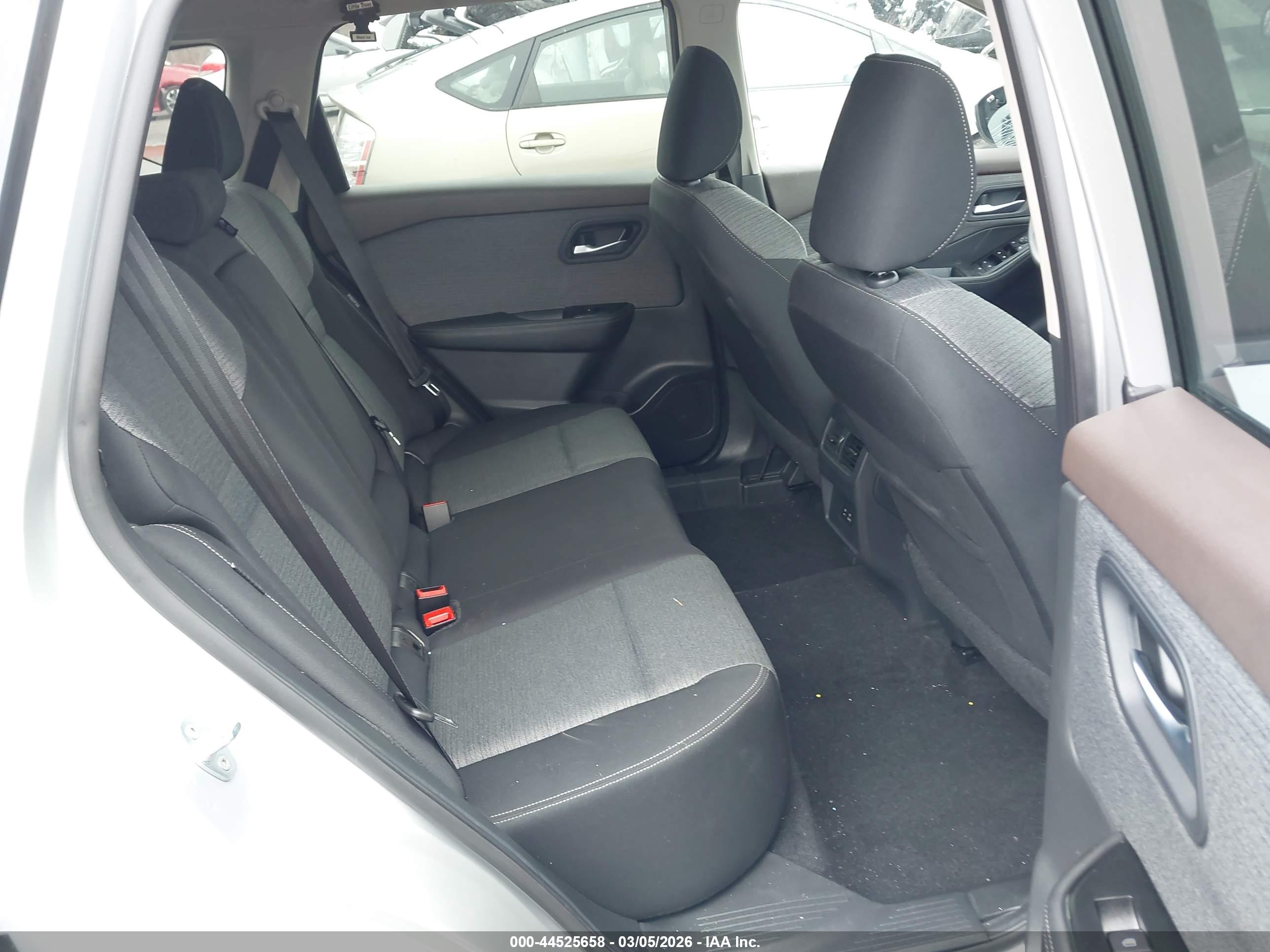 NISSAN ROGUE image 8