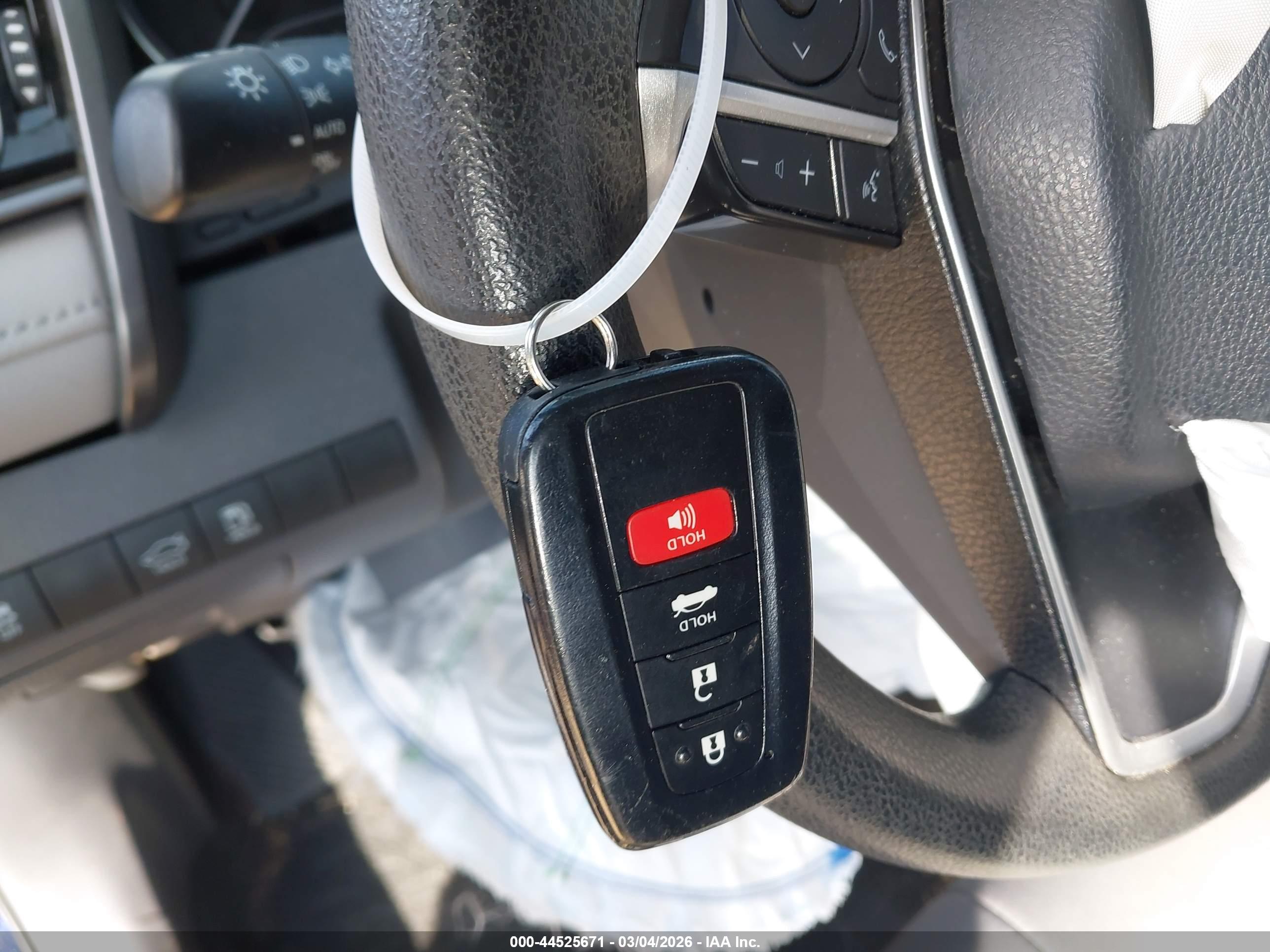 TOYOTA CAMRY image 11