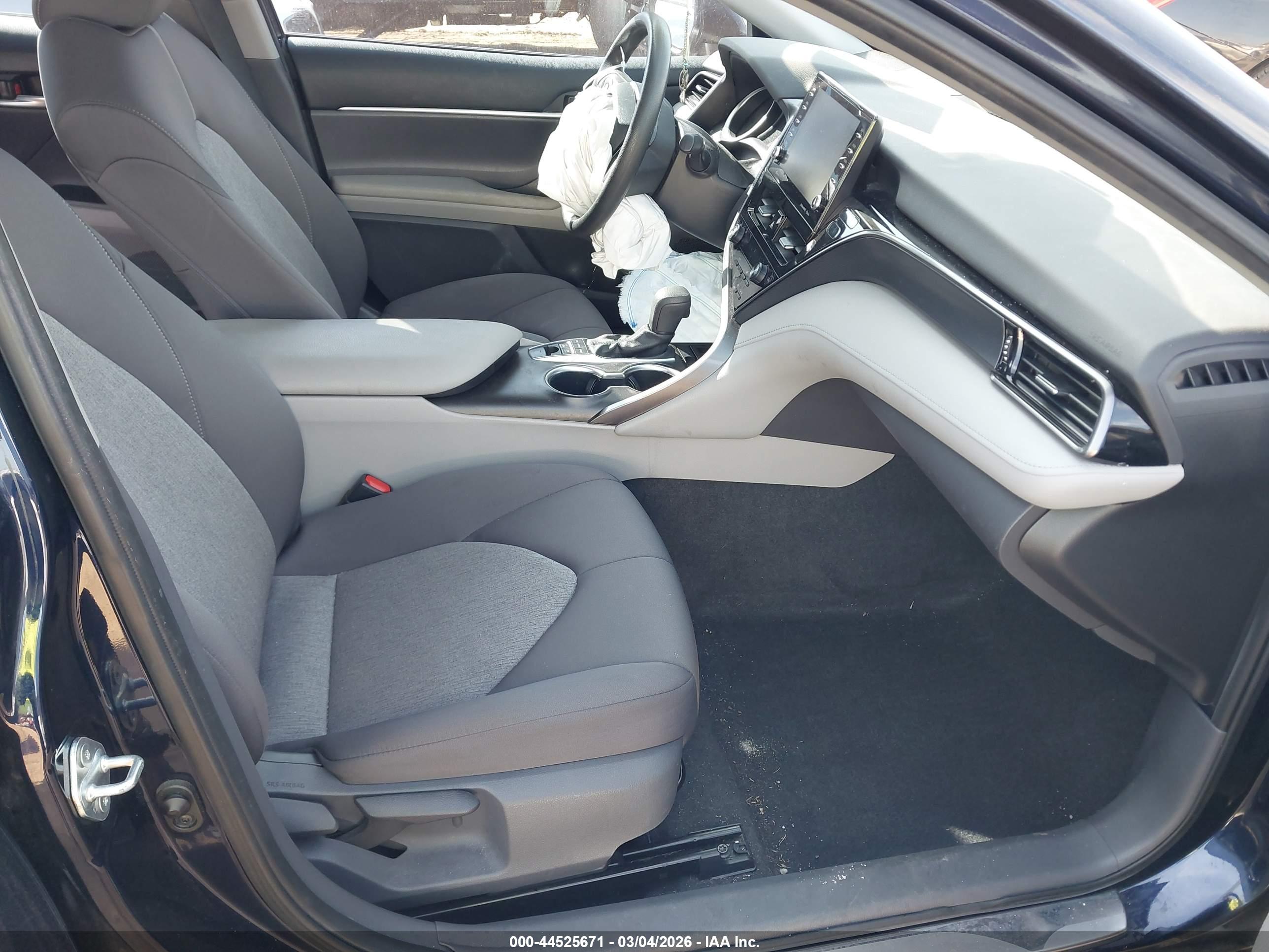 TOYOTA CAMRY image 5