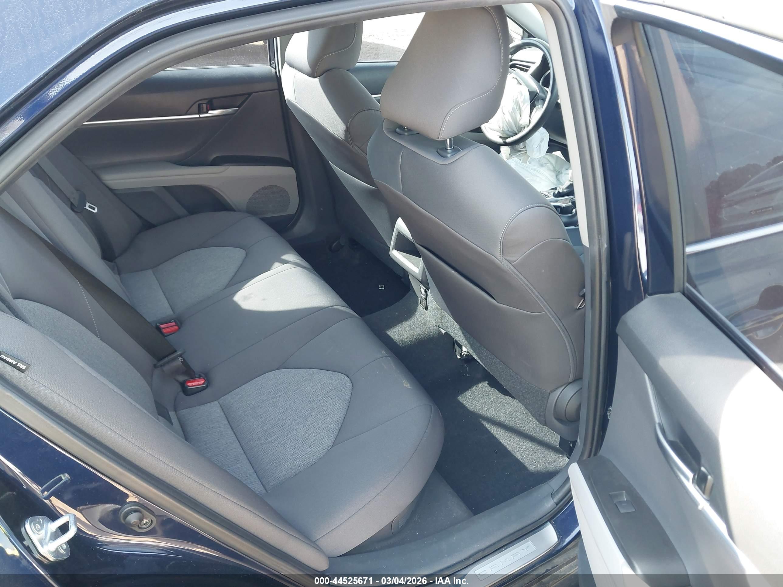 TOYOTA CAMRY image 8