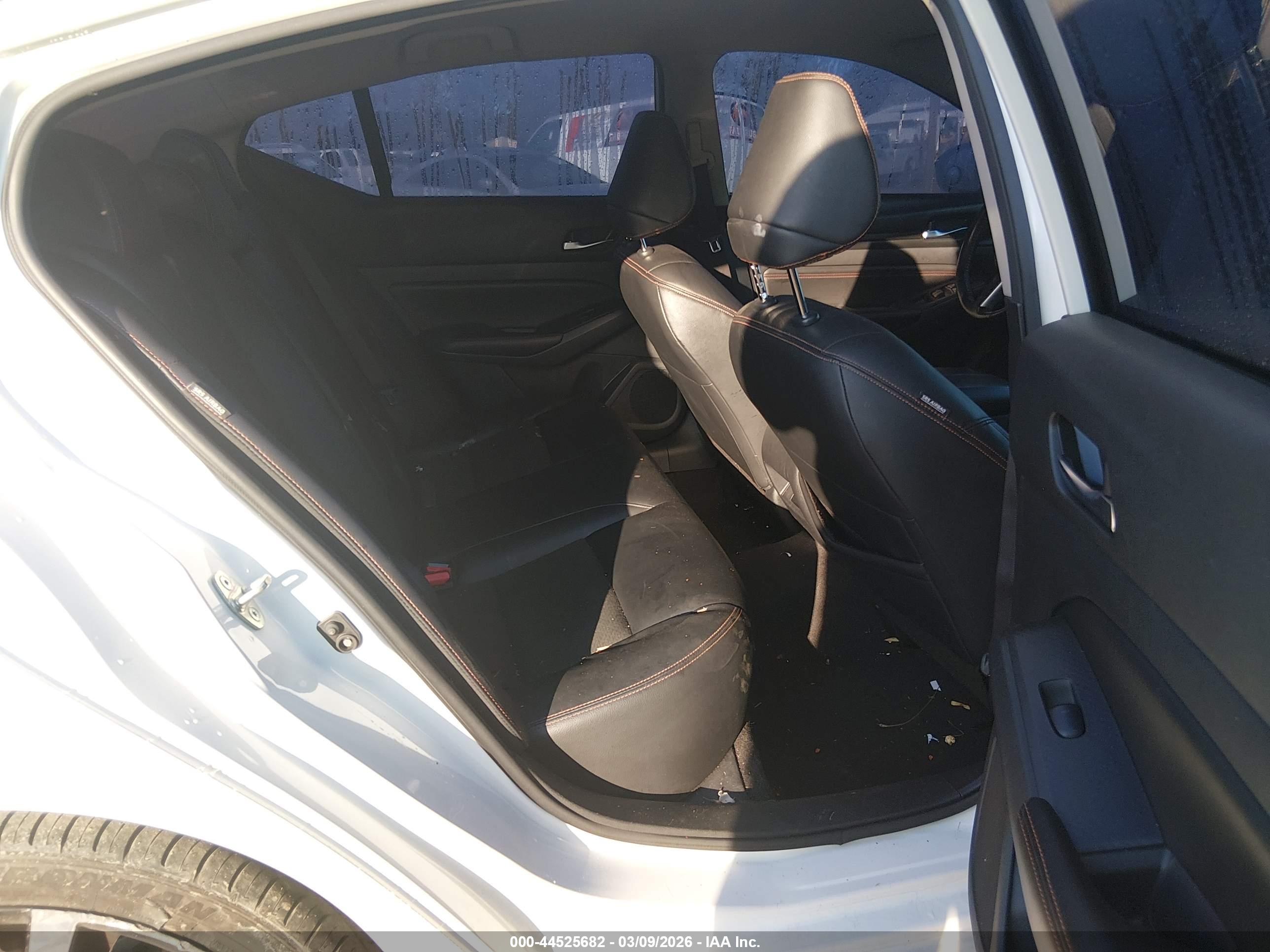 NISSAN ALTIMA image 8