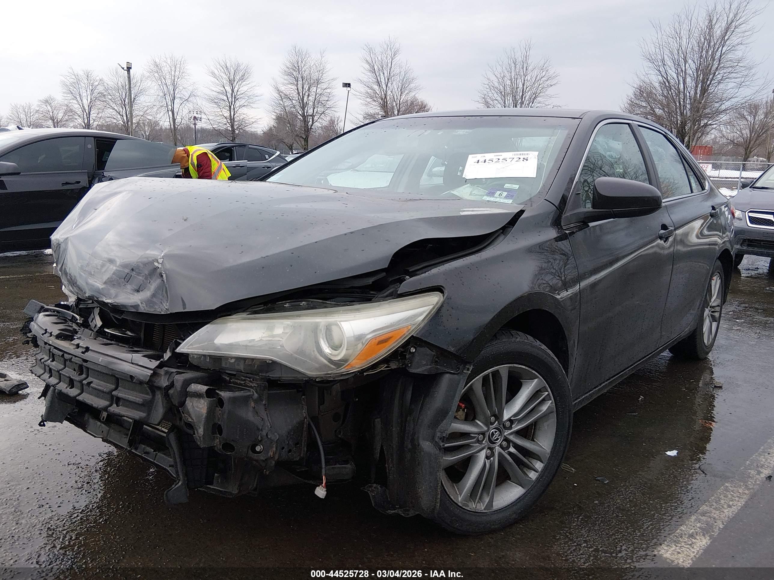 TOYOTA CAMRY image 2