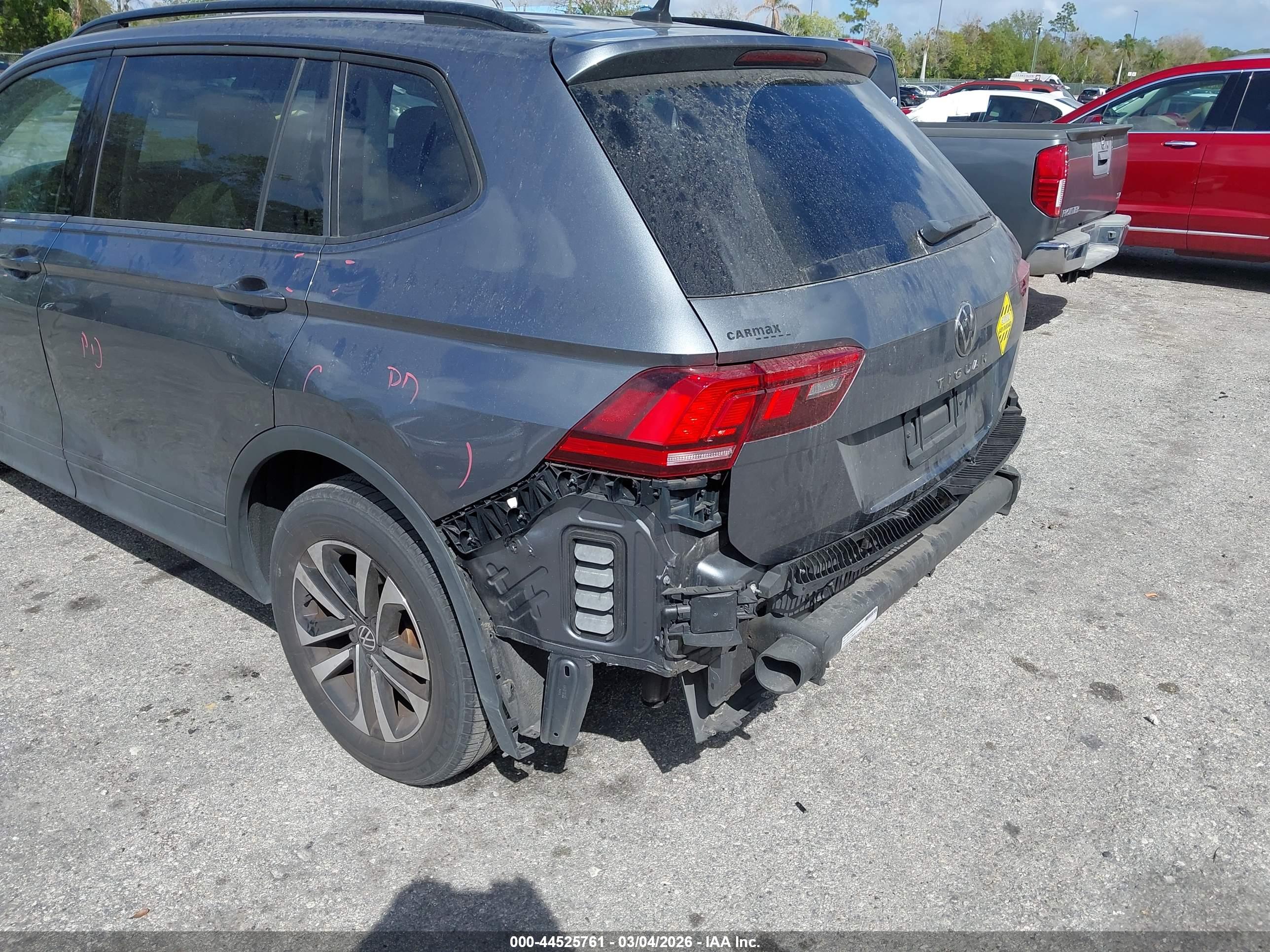 VOLKSWAGEN TIGUAN image 6