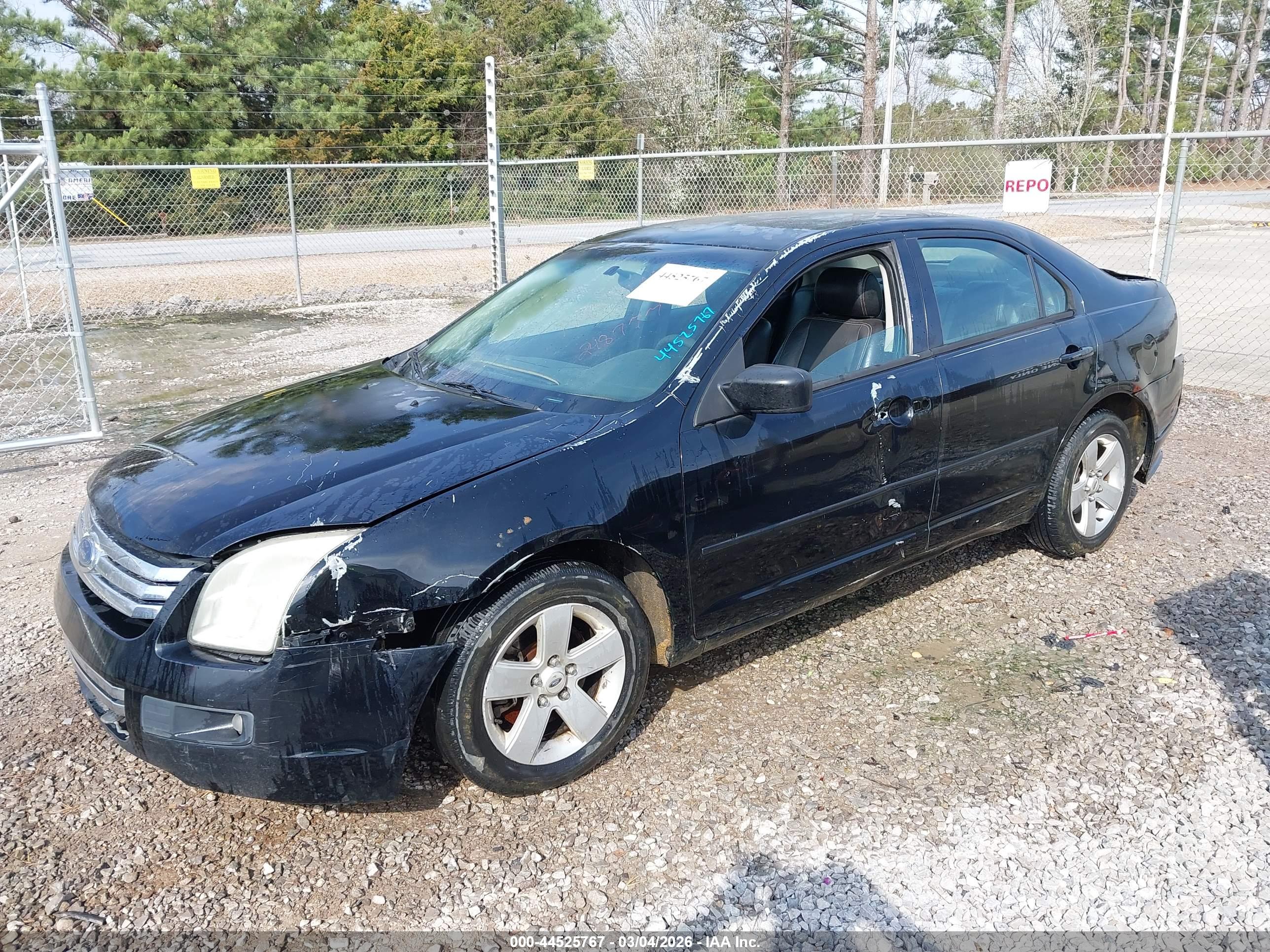 FORD FUSION image 2