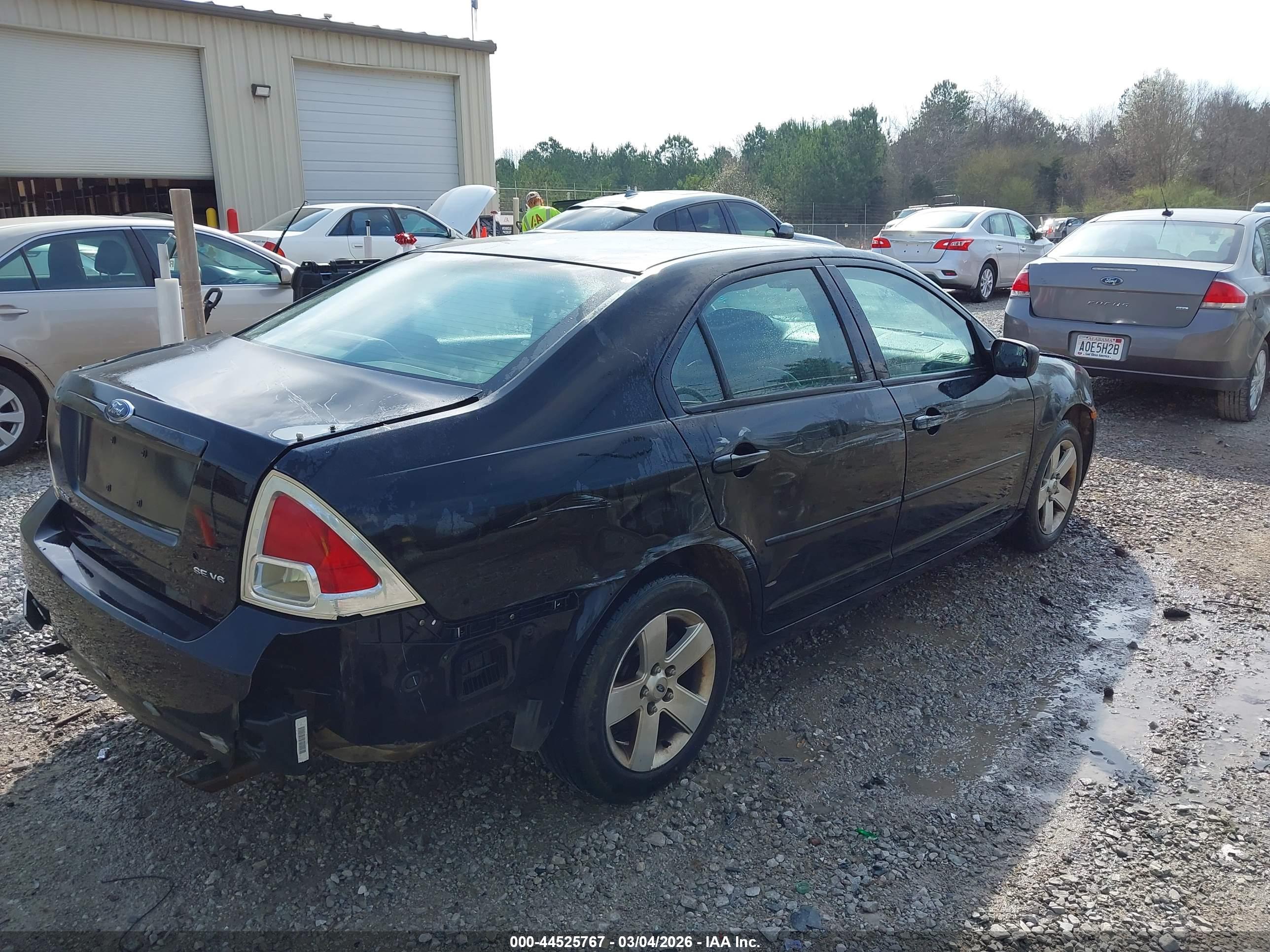 FORD FUSION image 4
