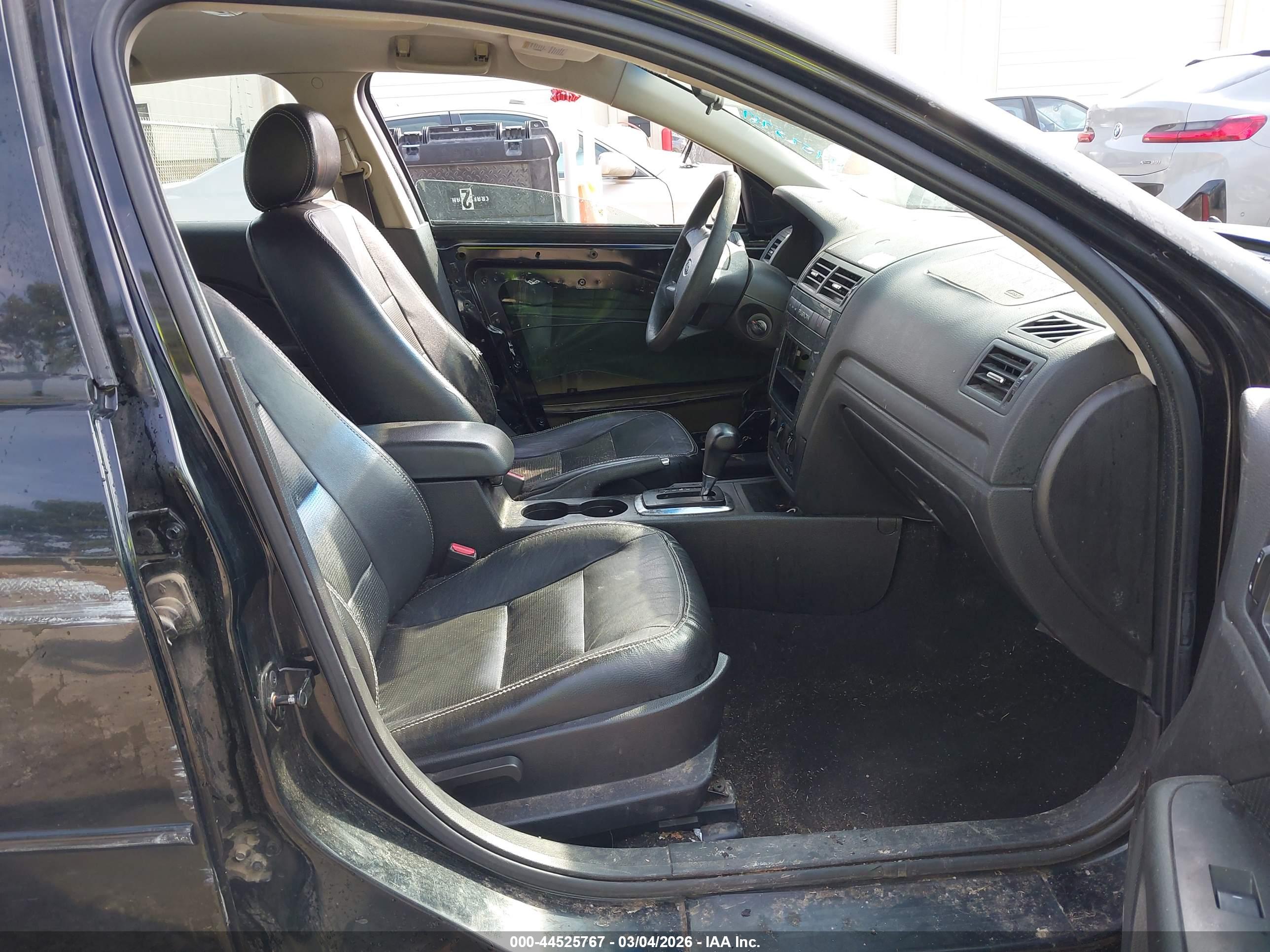 FORD FUSION image 5