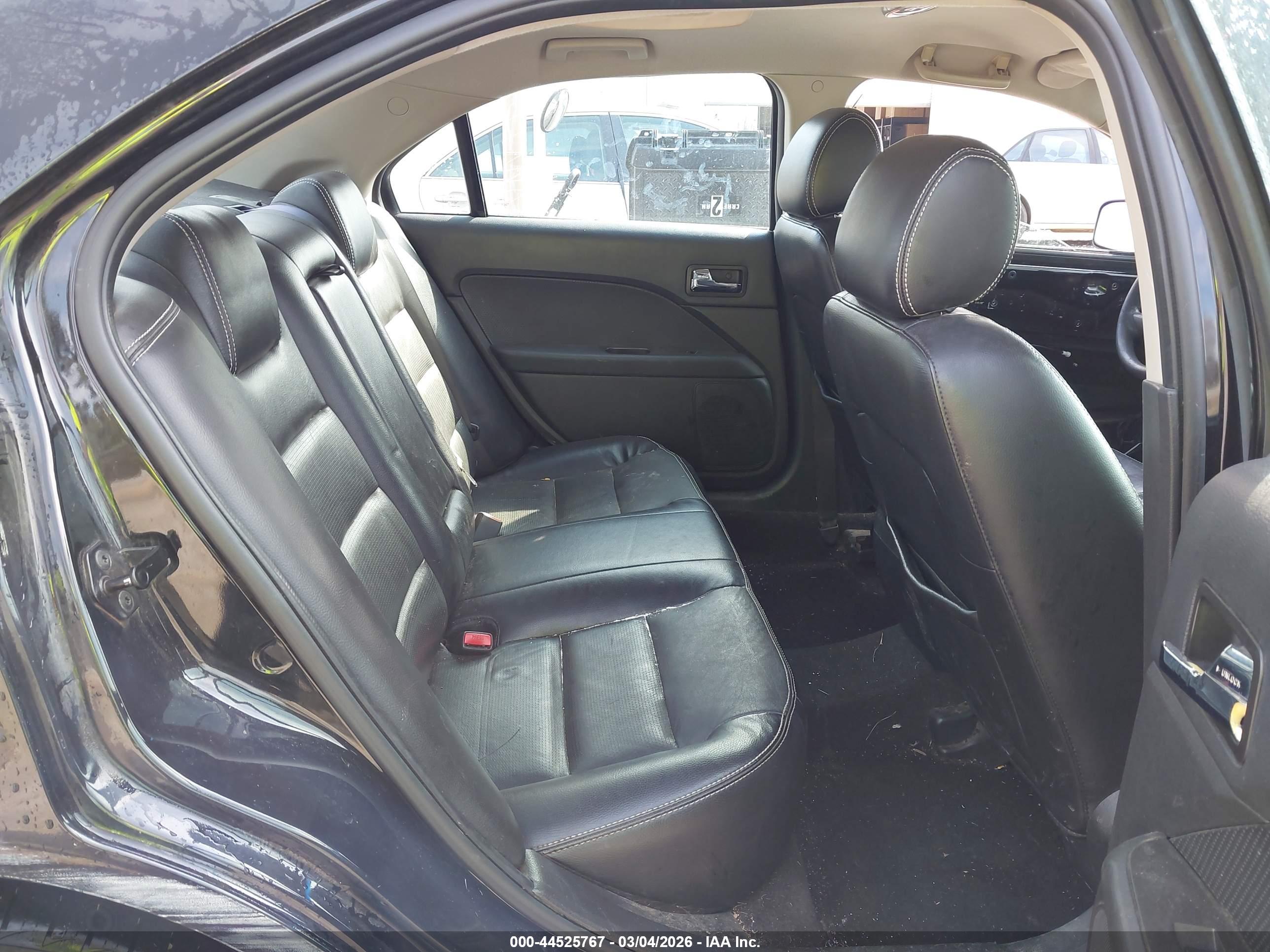 FORD FUSION image 8