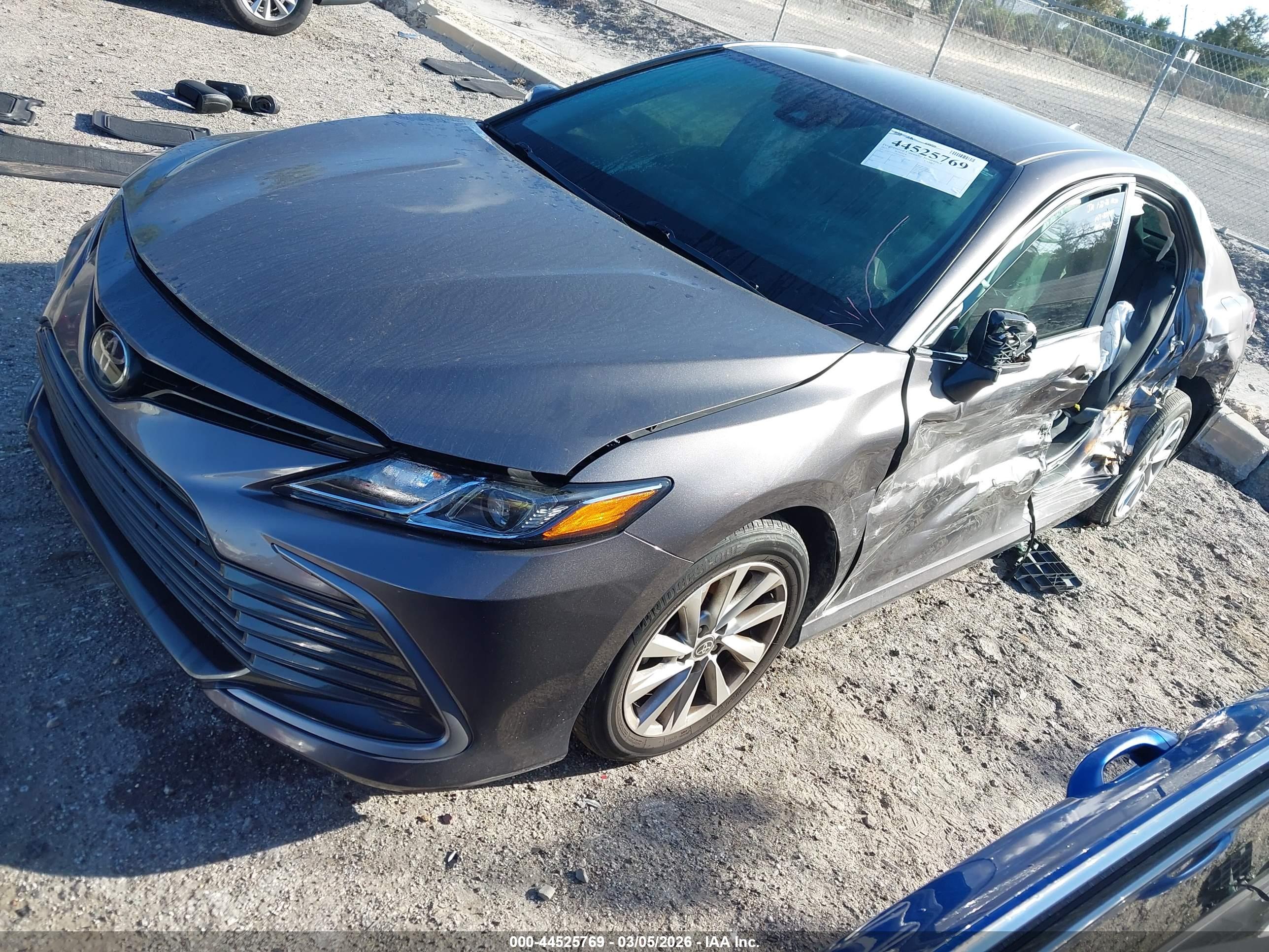 TOYOTA CAMRY image 2
