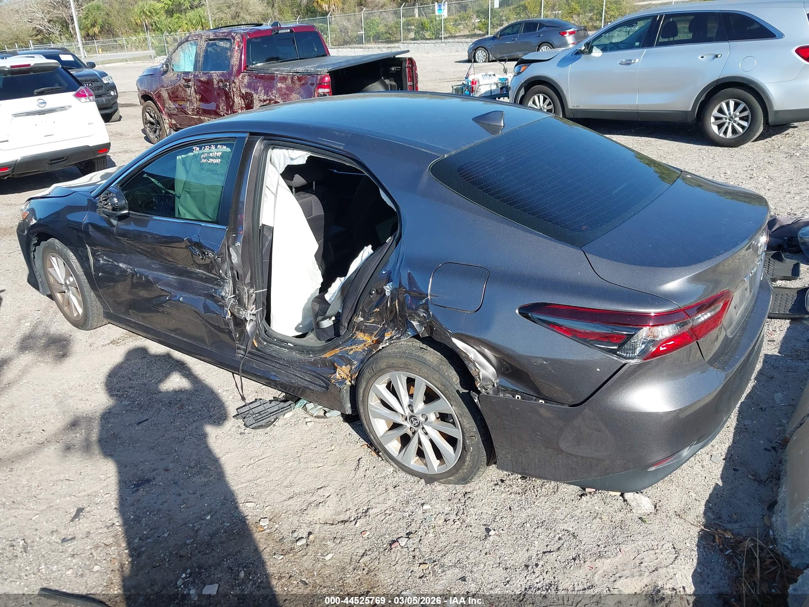TOYOTA CAMRY image 3