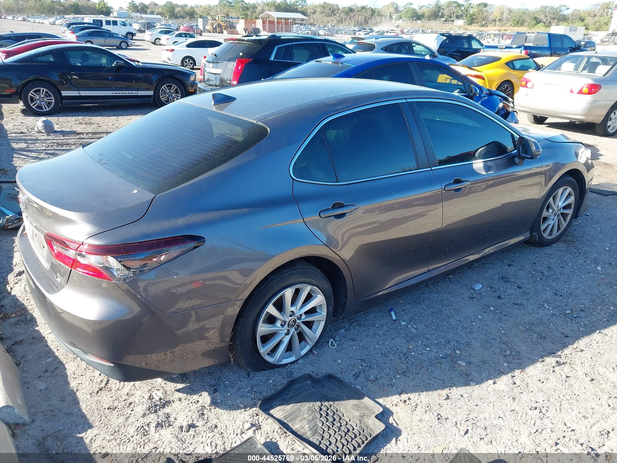 TOYOTA CAMRY image 4