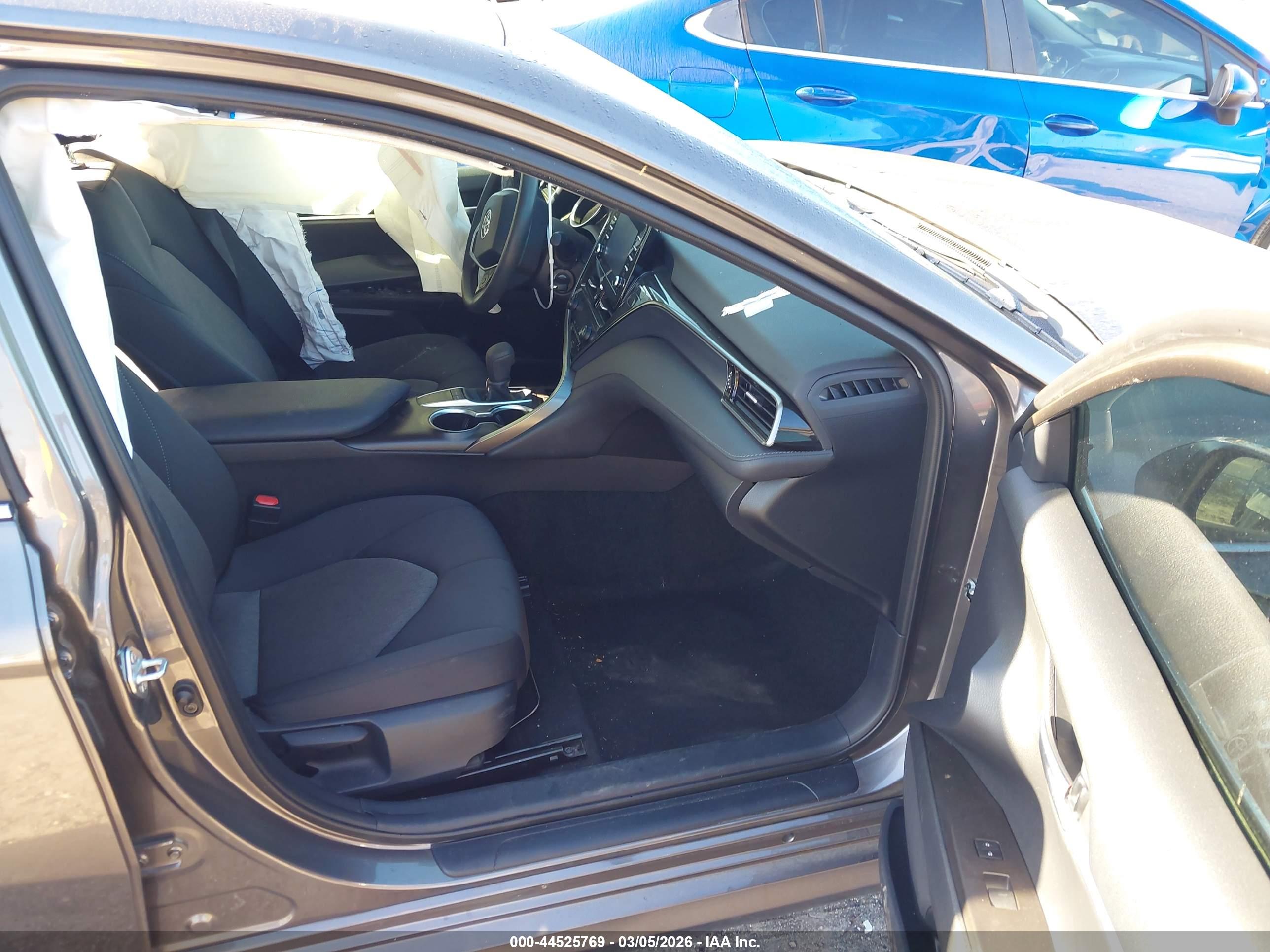 TOYOTA CAMRY image 5