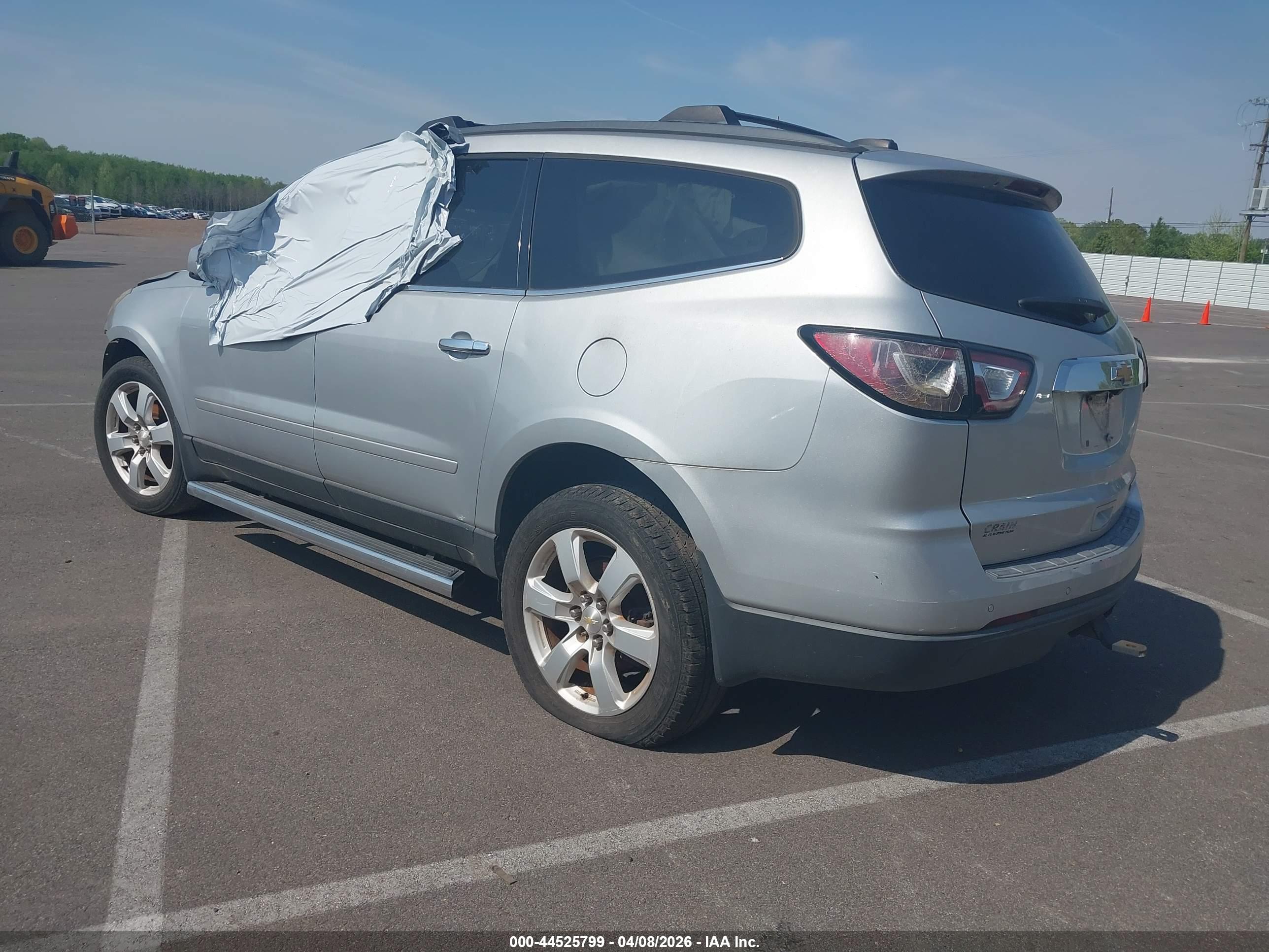 CHEVROLET TRAVERSE image 3