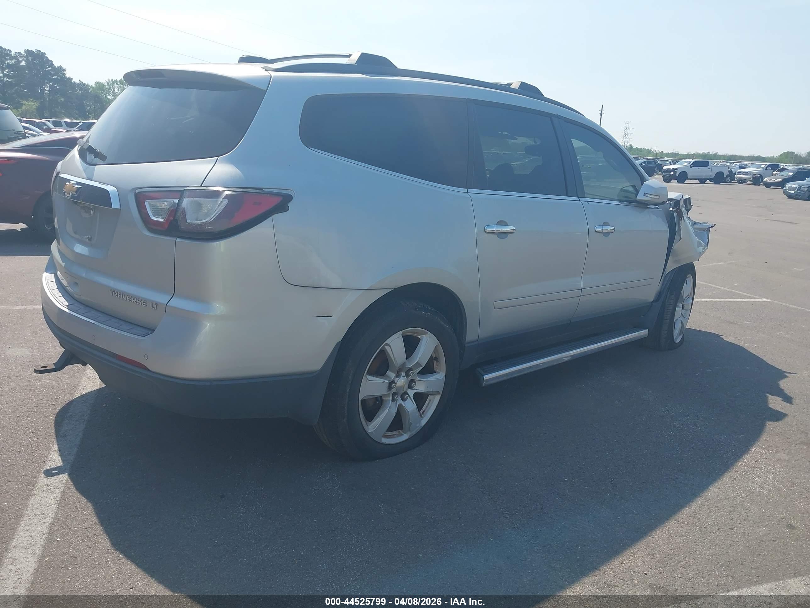 CHEVROLET TRAVERSE image 4