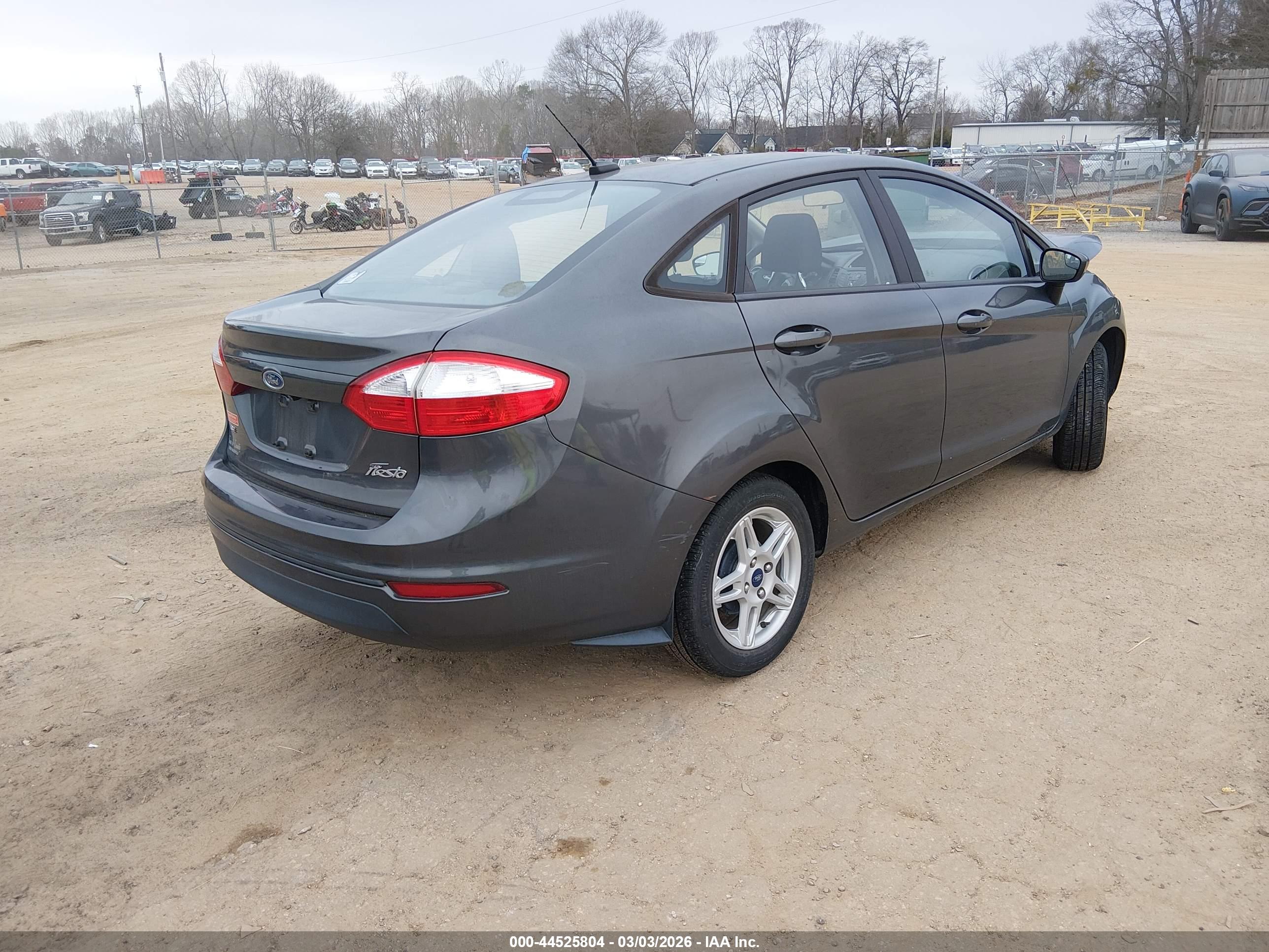 FORD FIESTA image 4