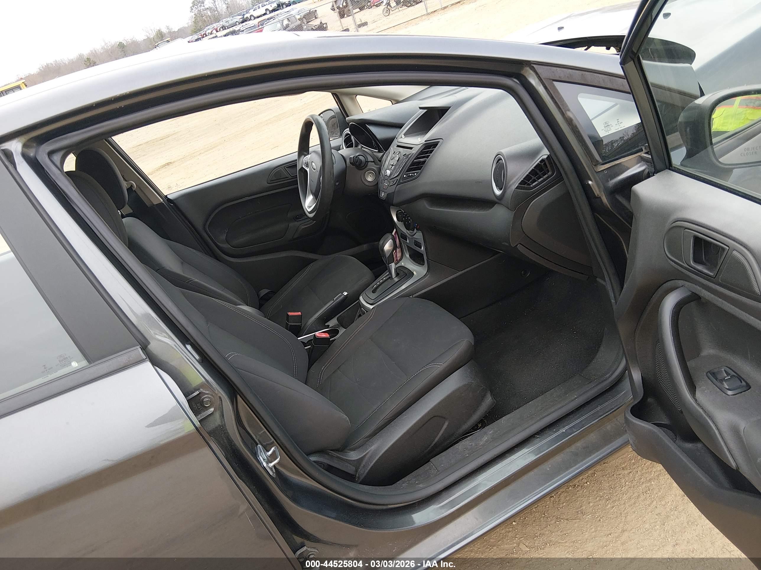 FORD FIESTA image 5