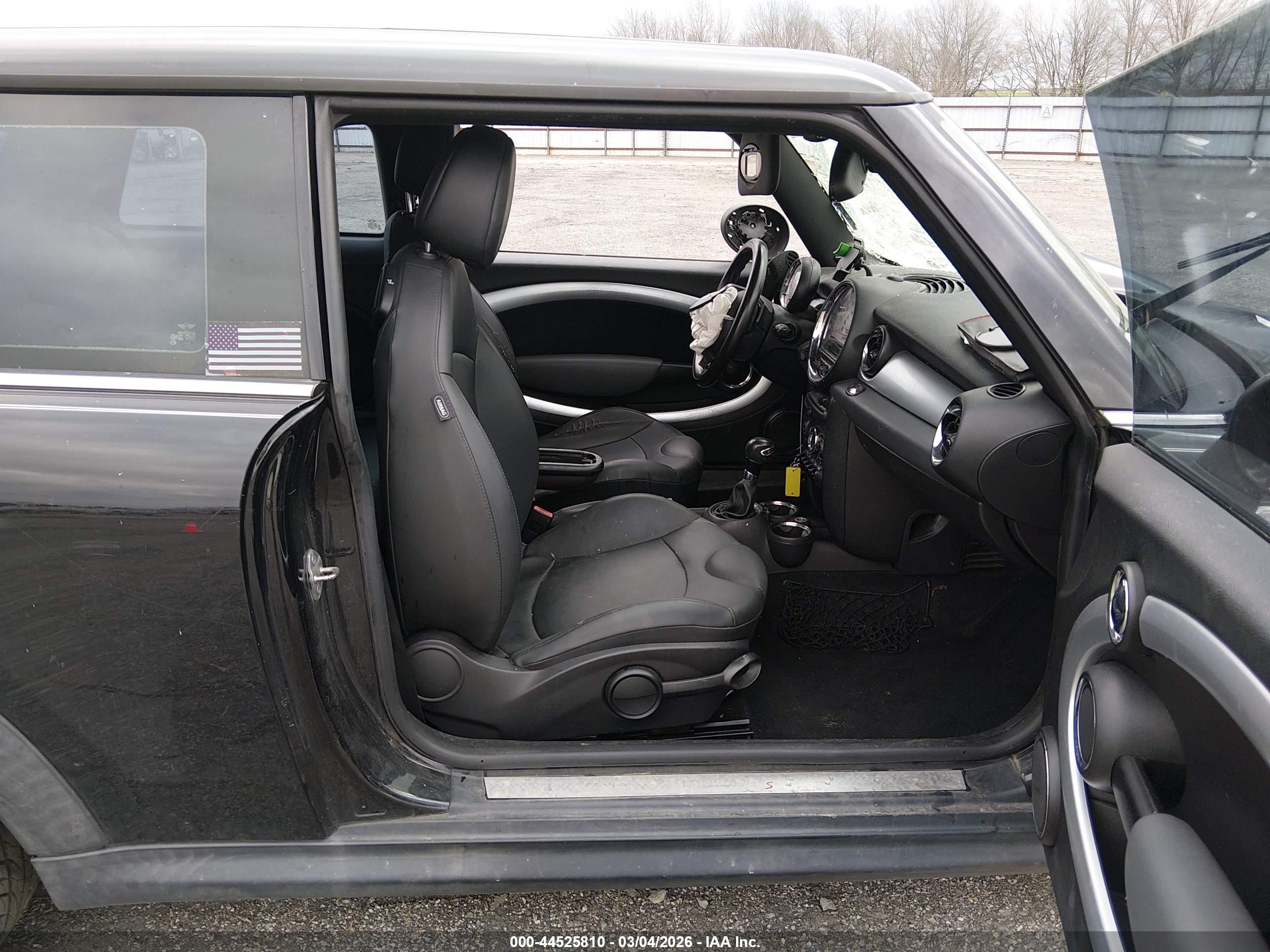 MINI COOPER image 5