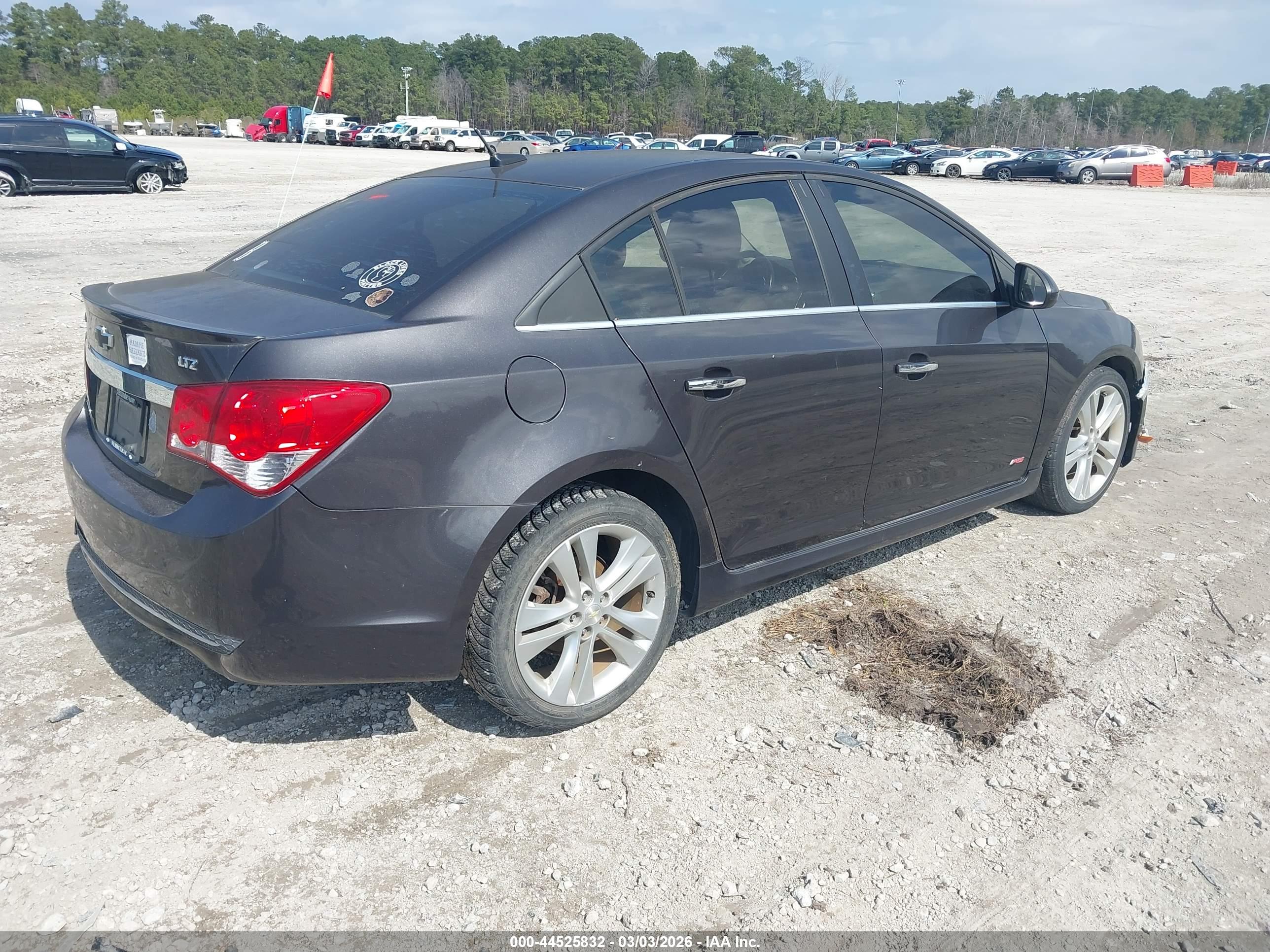 CHEVROLET CRUZE image 4
