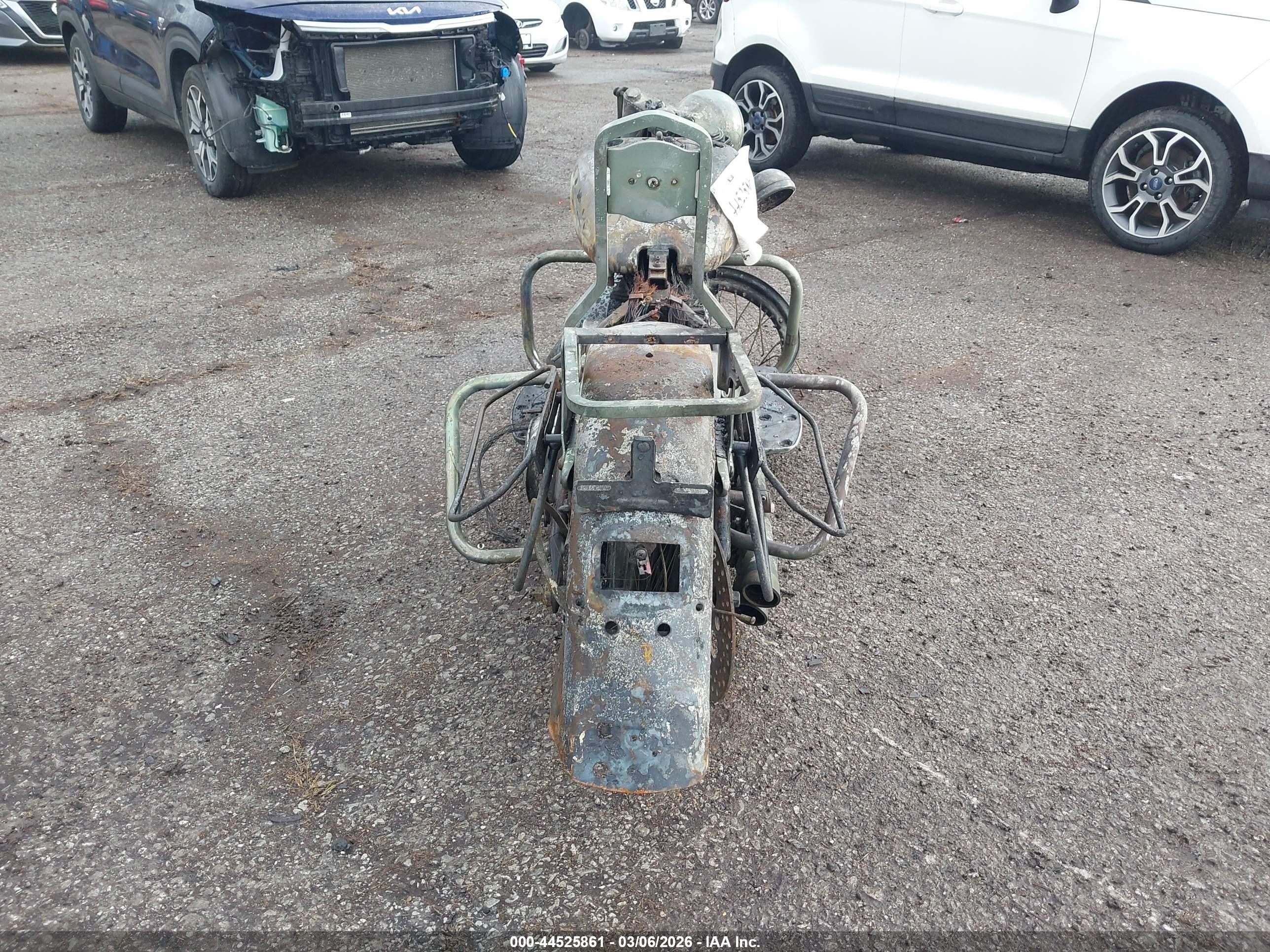 HARLEY-DAVIDSON FLSTCI image 6