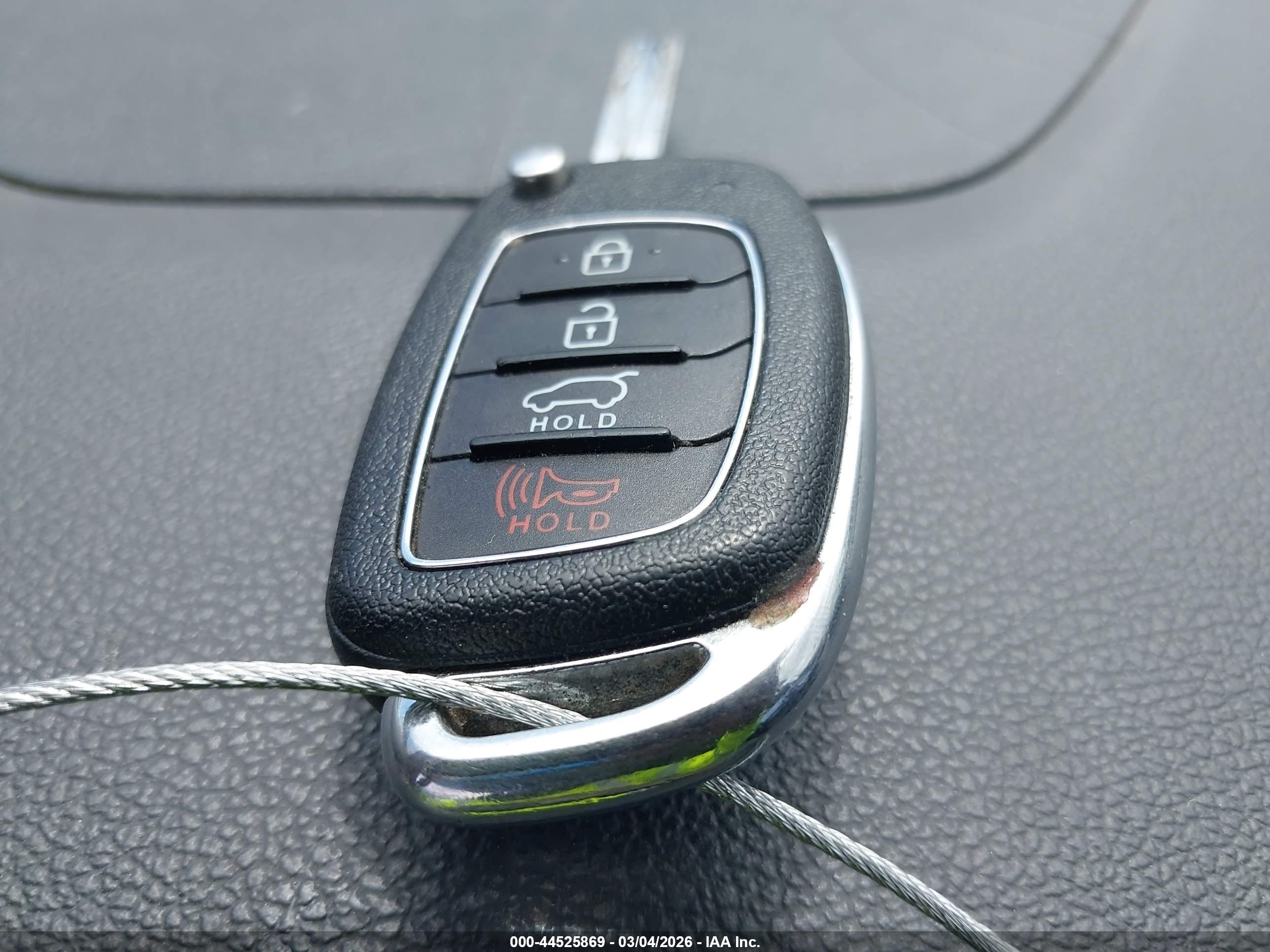 HYUNDAI TUCSON image 11