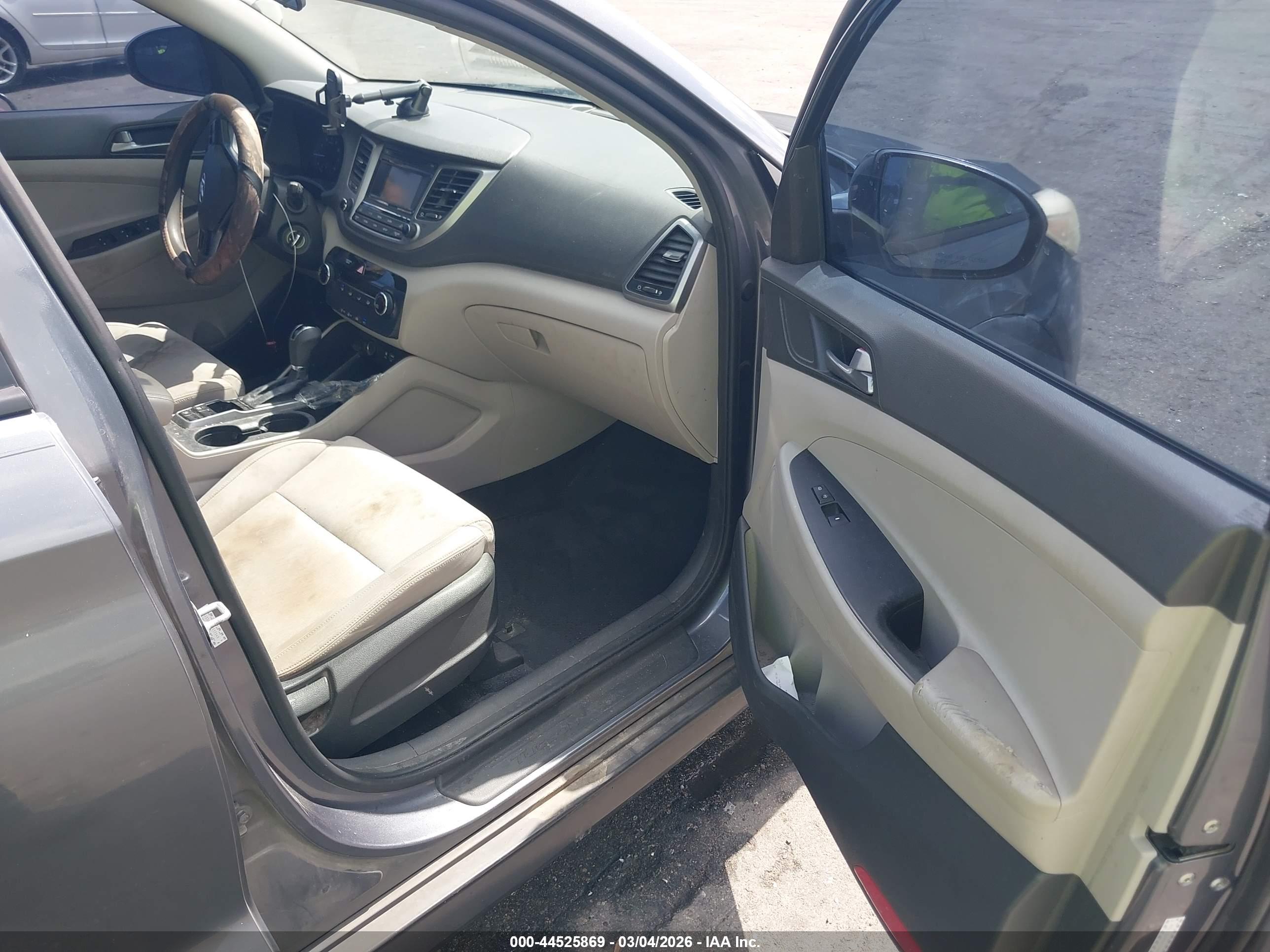 HYUNDAI TUCSON image 5
