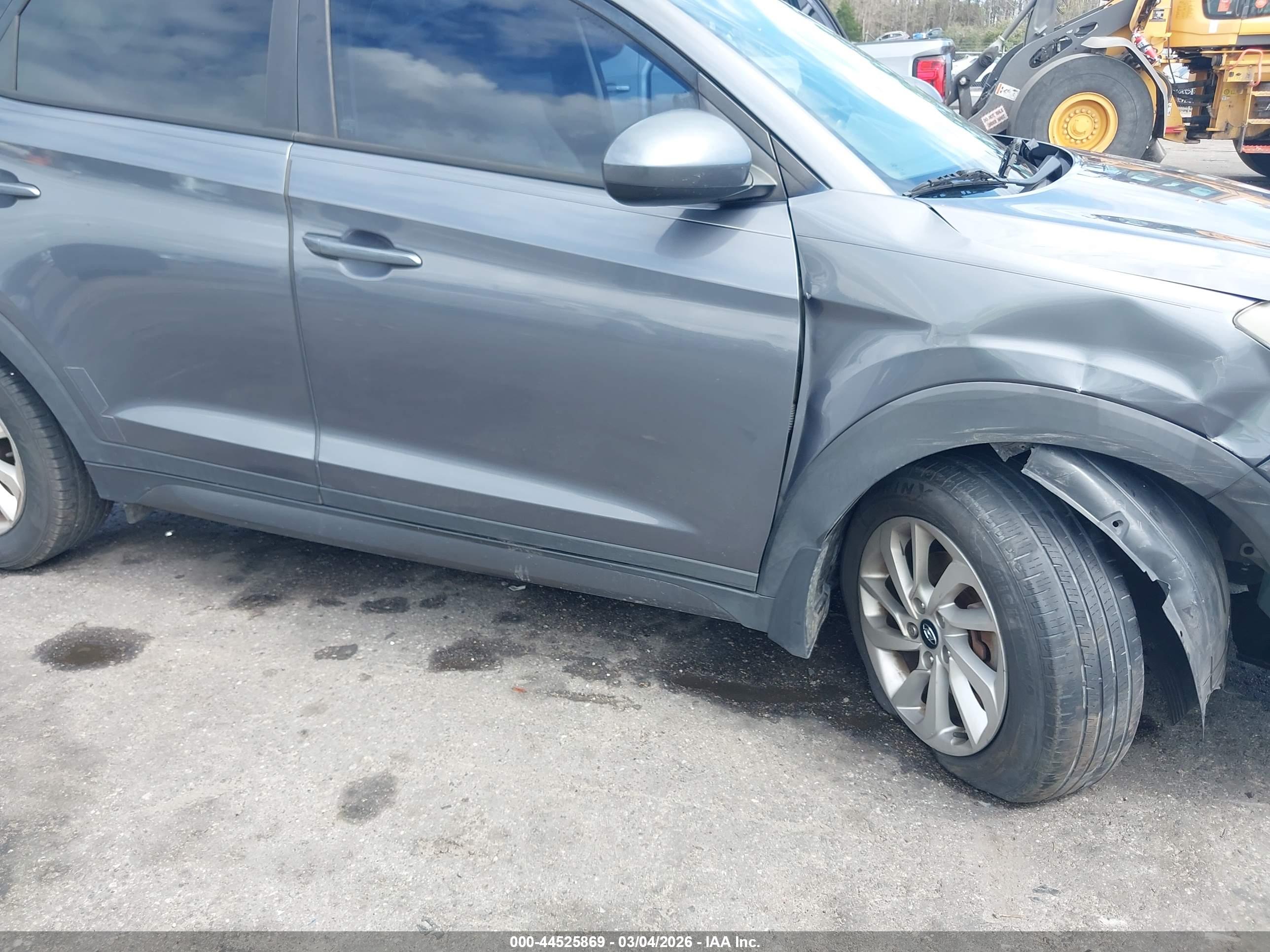 HYUNDAI TUCSON image 6