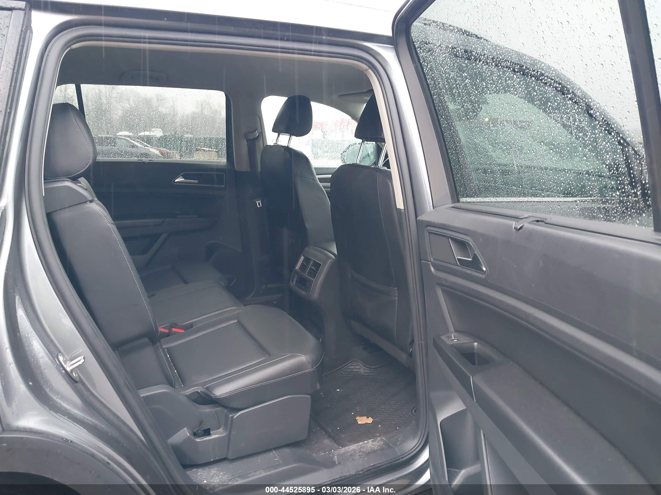 VOLKSWAGEN ATLAS image 8