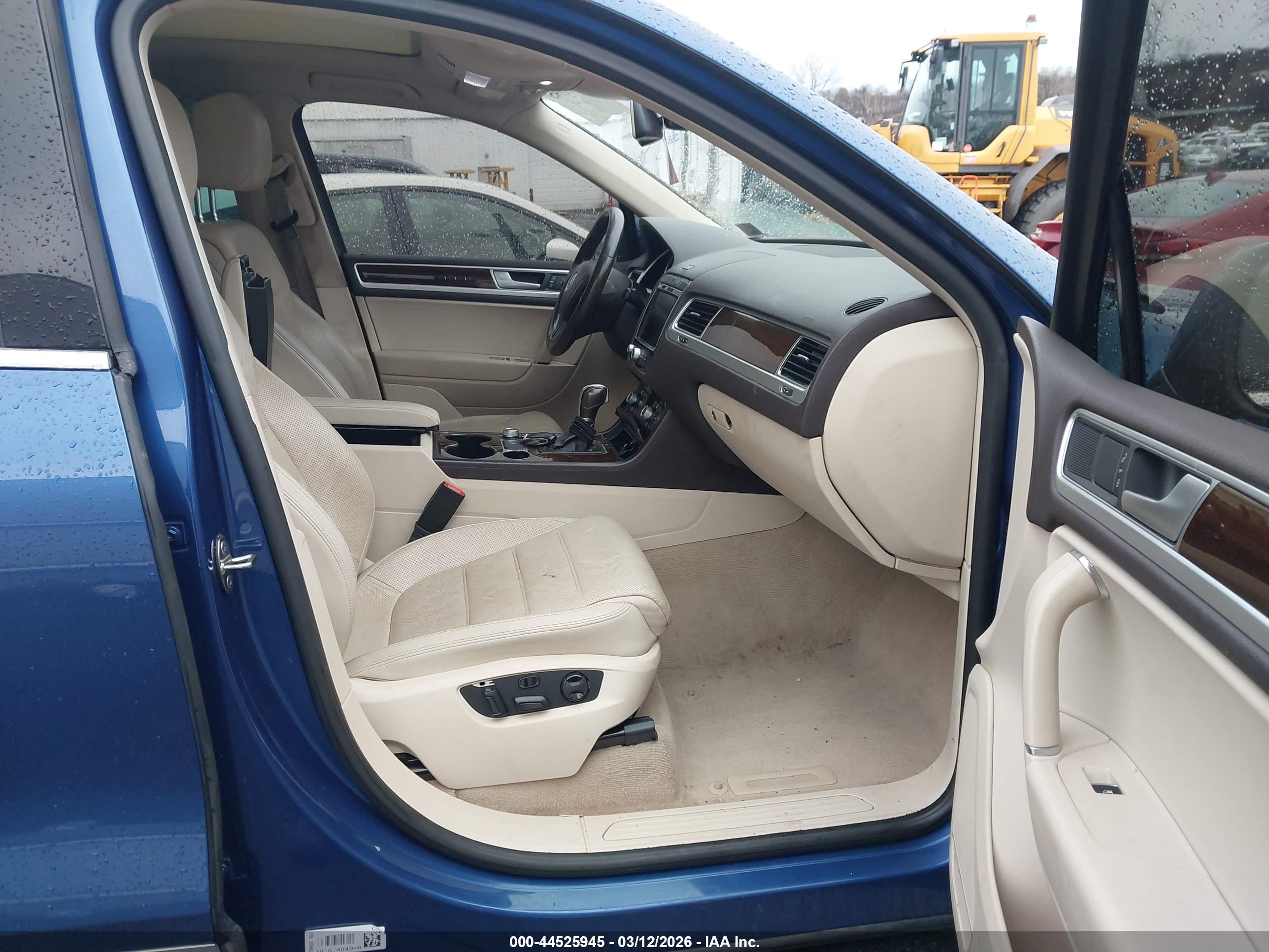 VOLKSWAGEN TOUAREG image 5