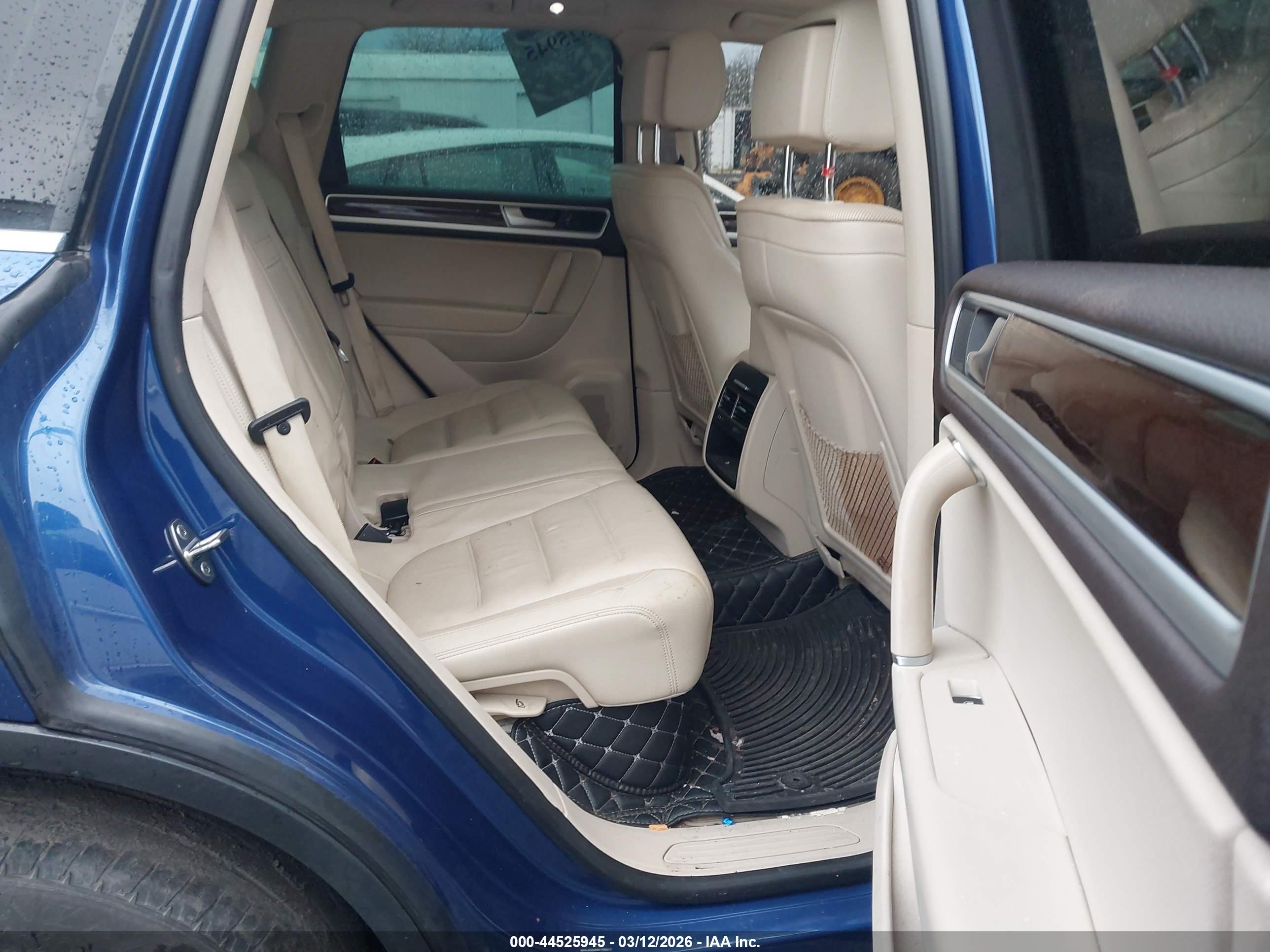 VOLKSWAGEN TOUAREG image 8