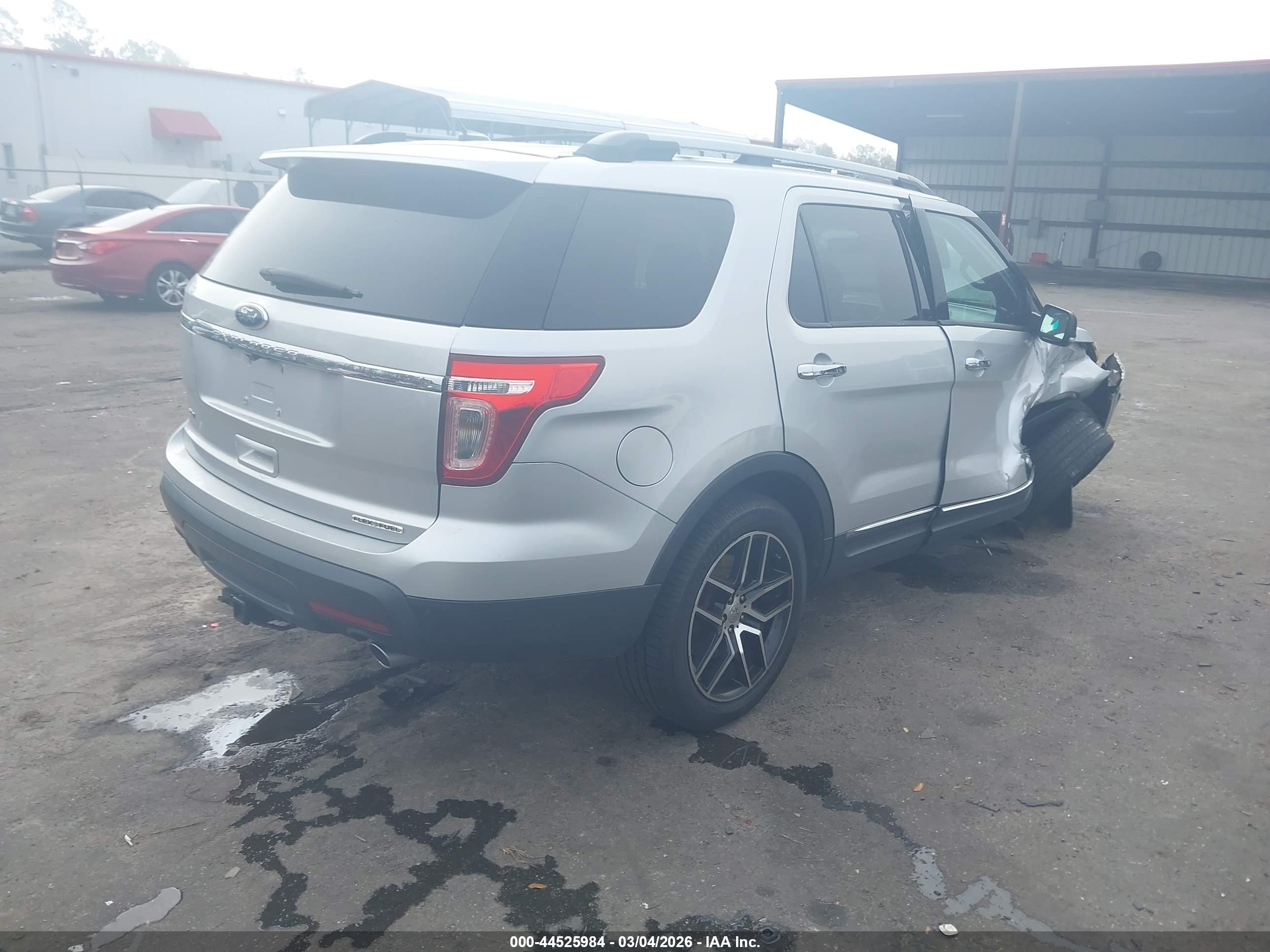 FORD EXPLORER image 4