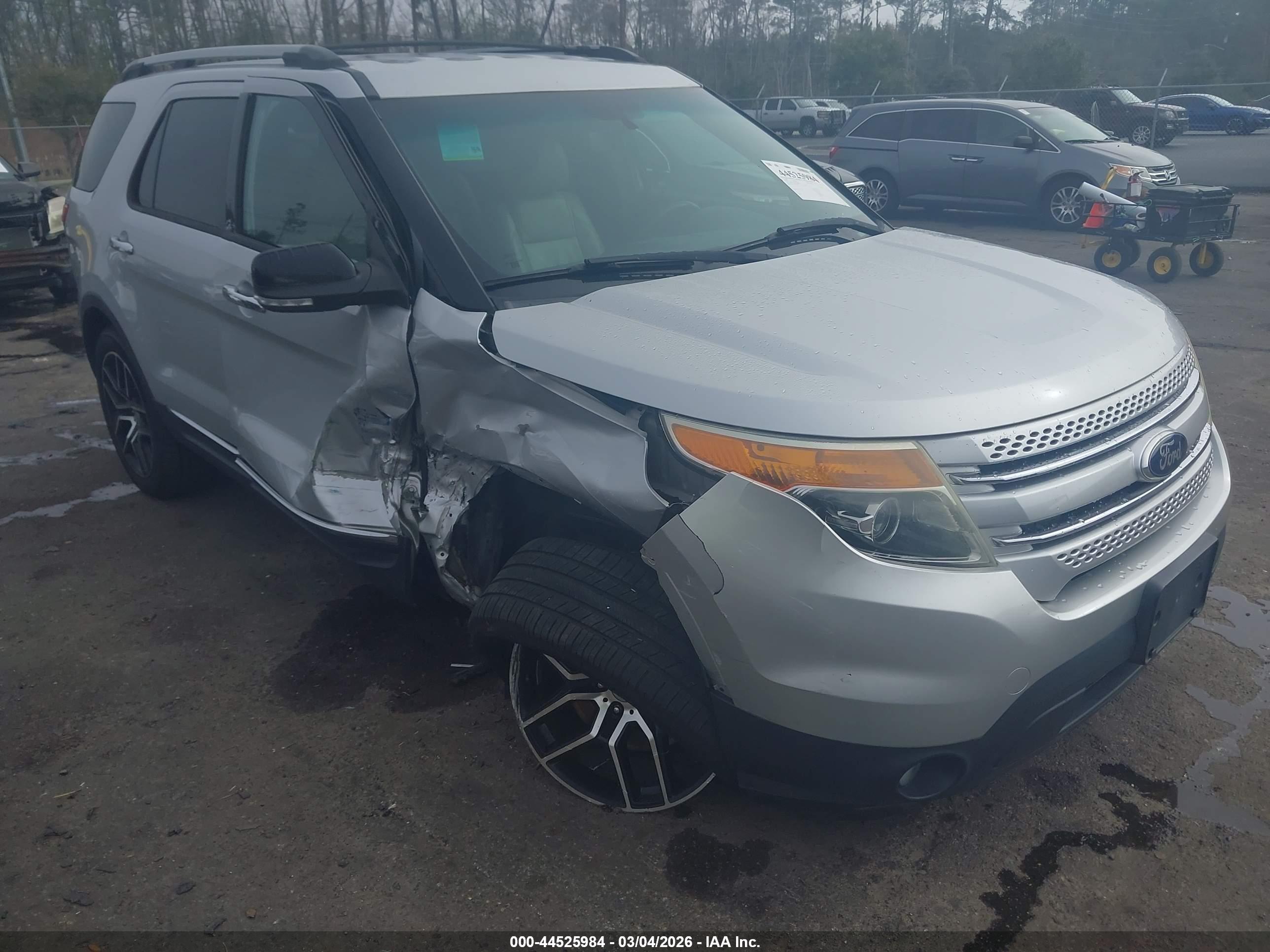 FORD EXPLORER image 6