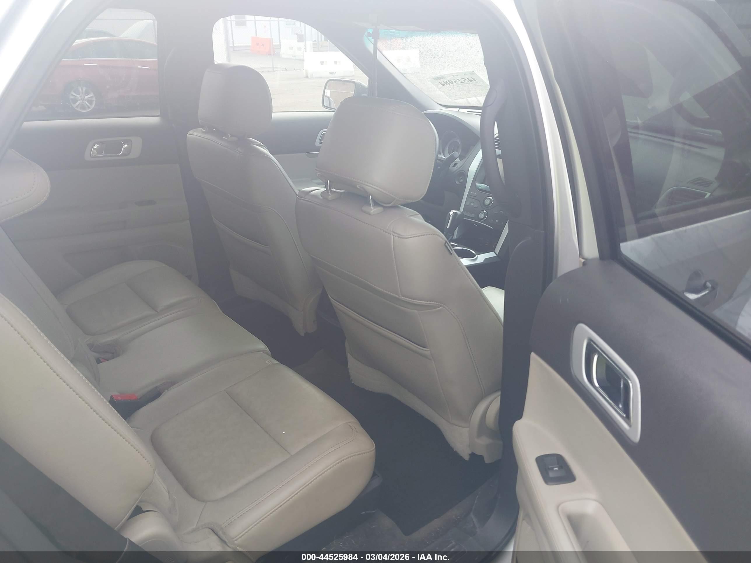 FORD EXPLORER image 8