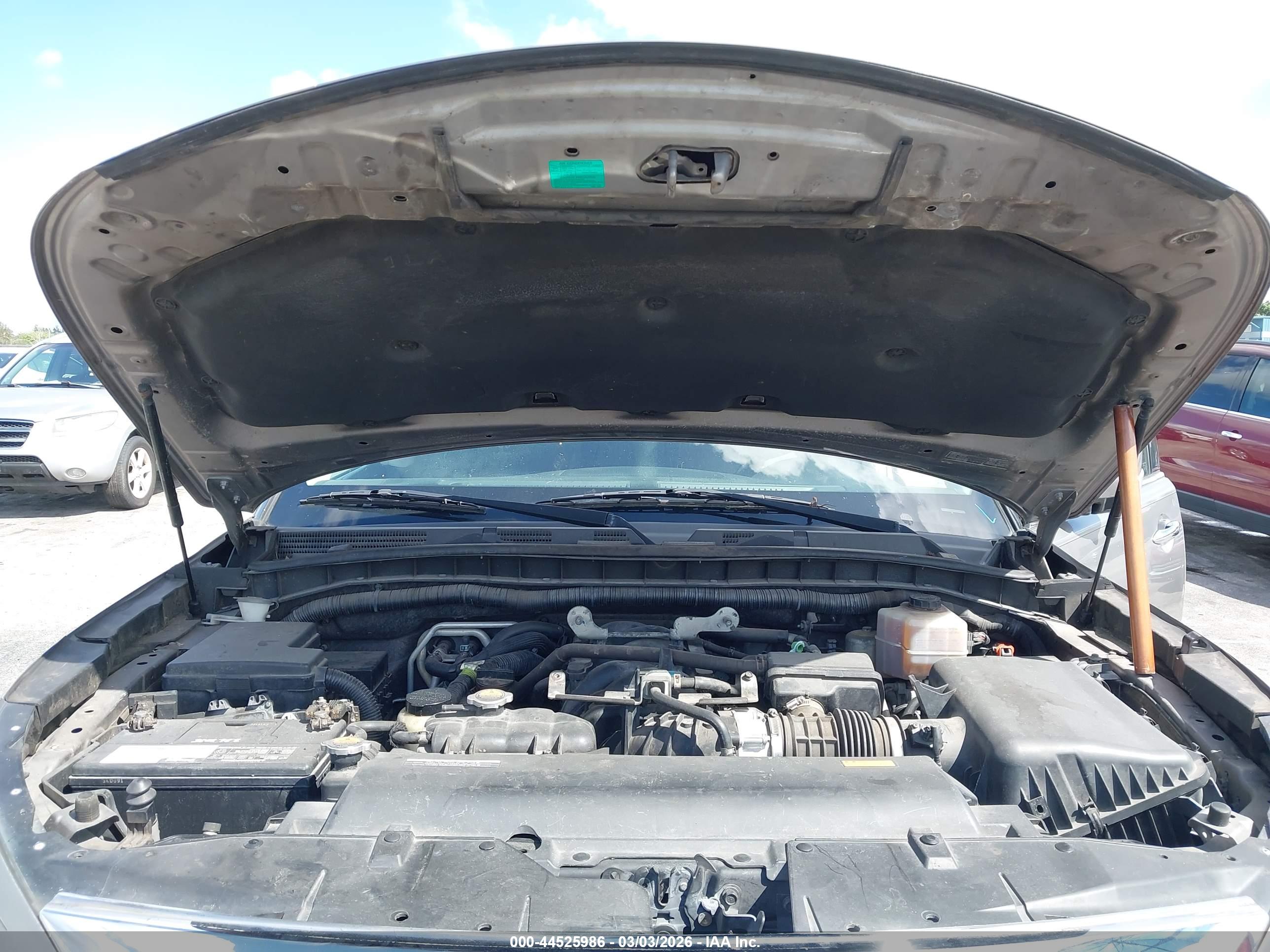INFINITI QX56 image 10