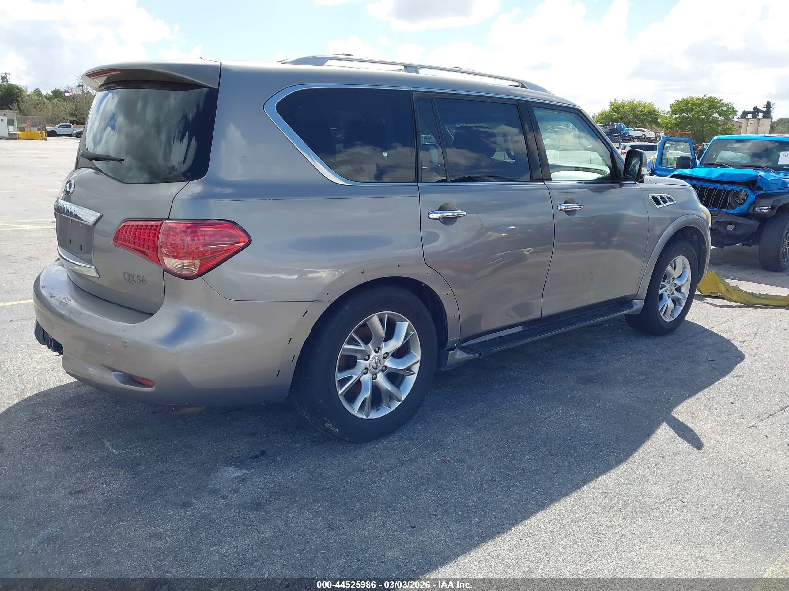 INFINITI QX56 image 4