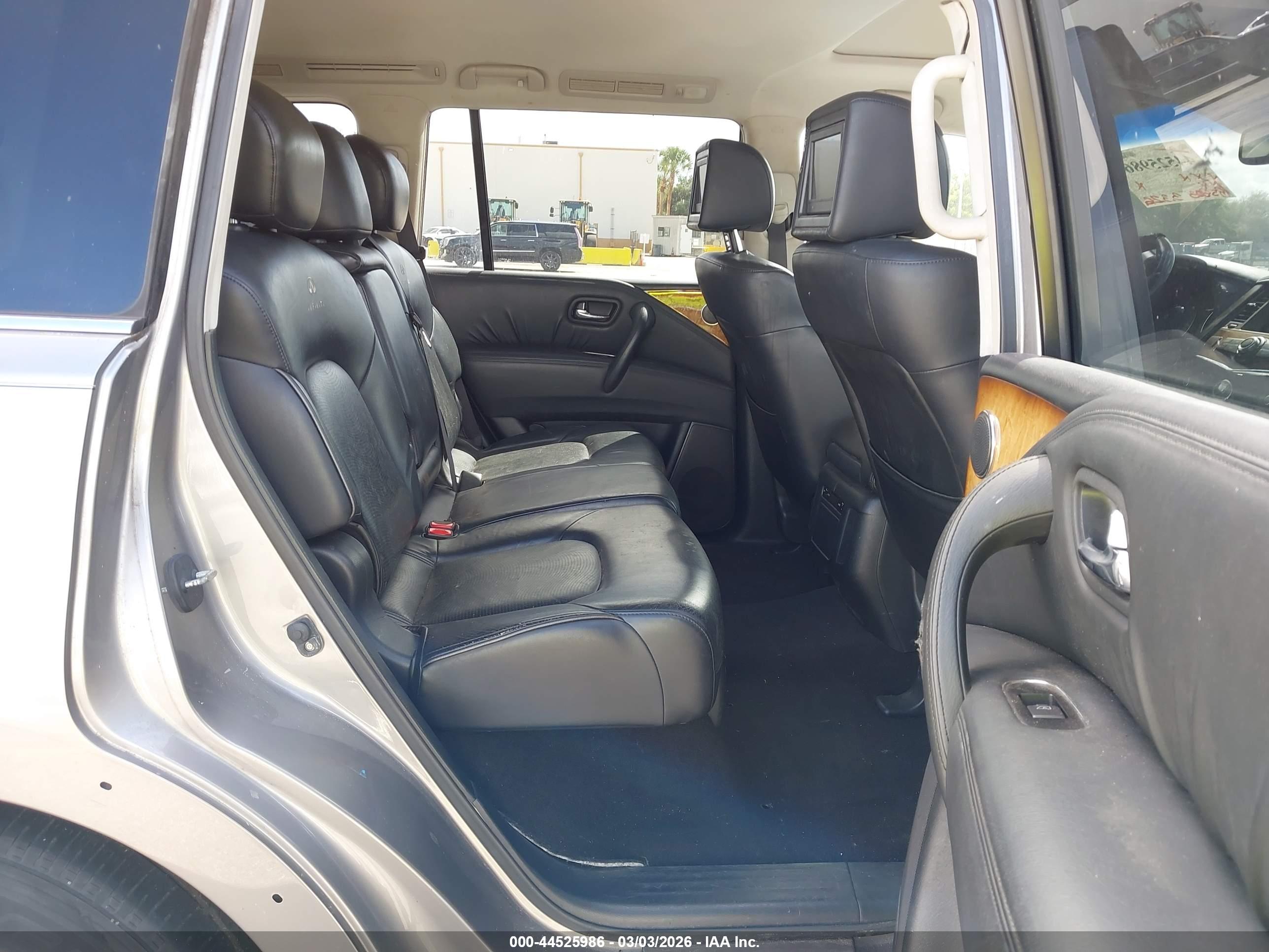 INFINITI QX56 image 8
