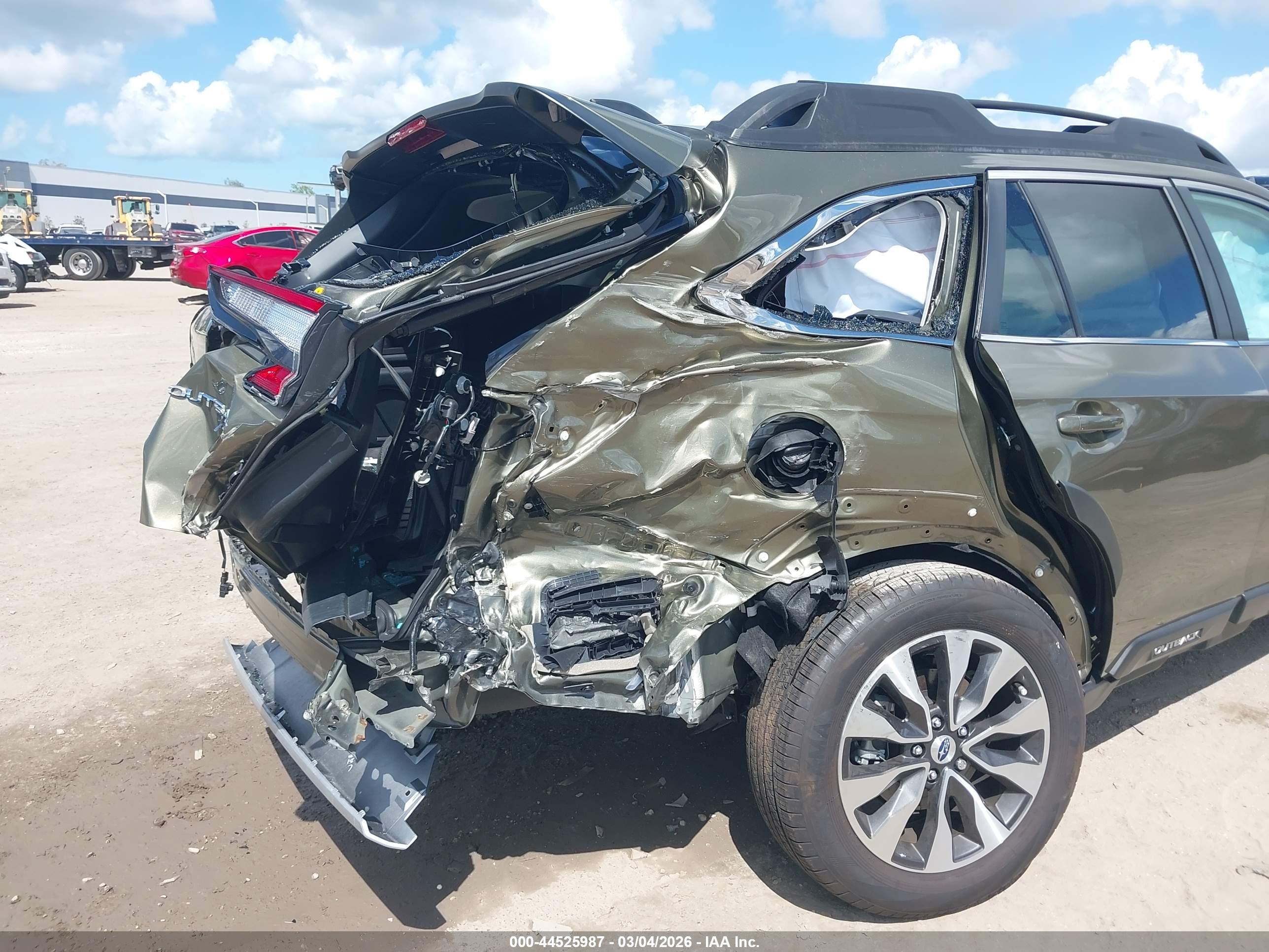 SUBARU OUTBACK image 6