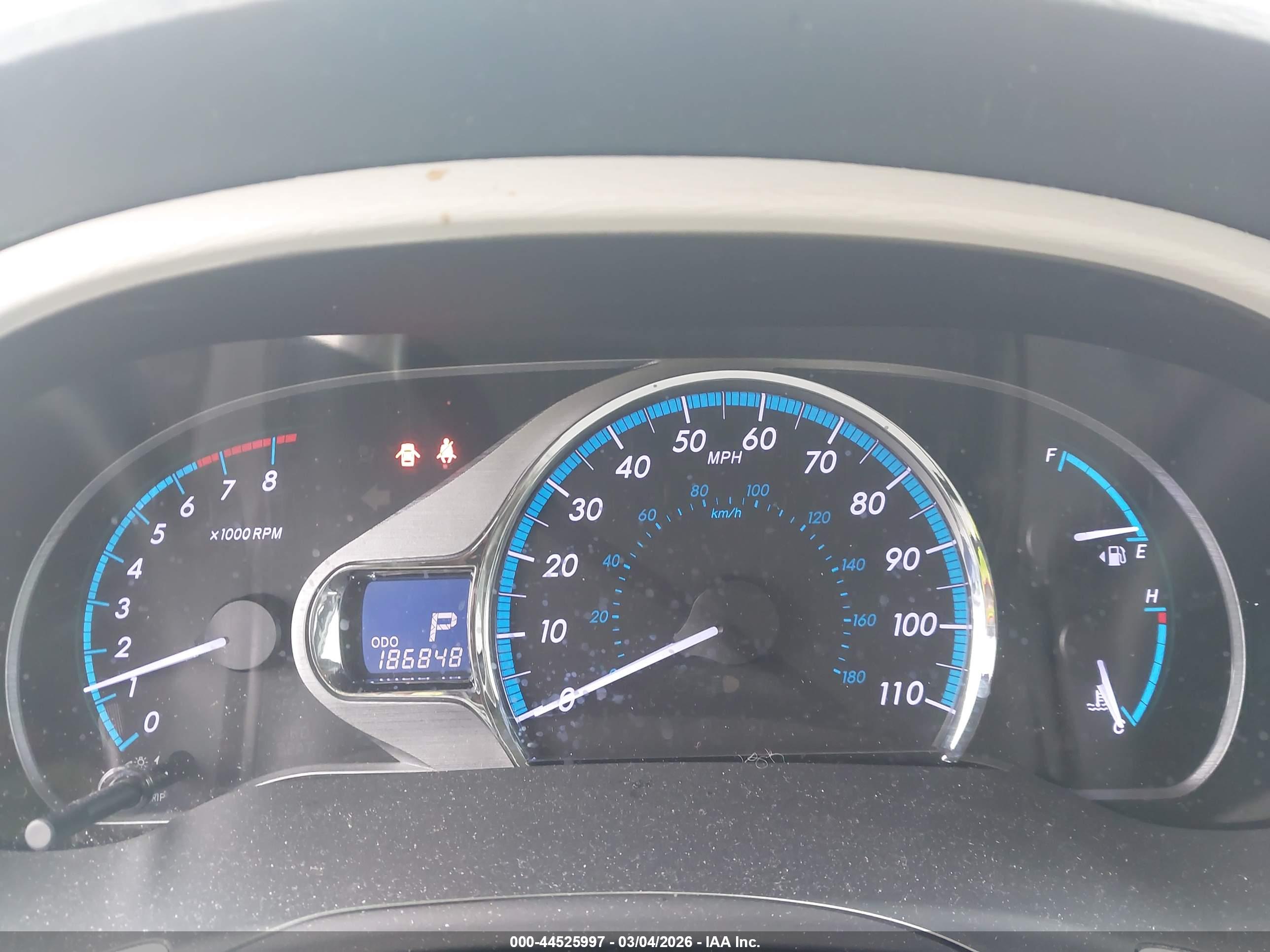 TOYOTA SIENNA image 7